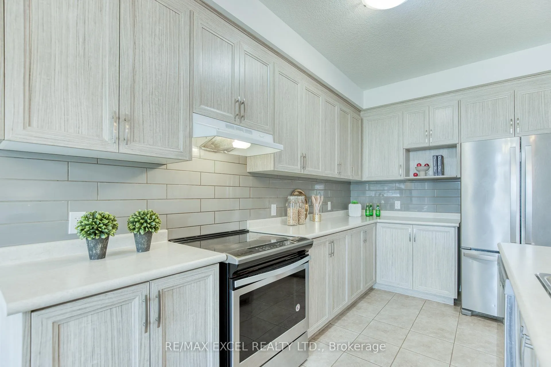 Photo 16 of 692 Indian Grass Street, Waterloo, Columbia Forest — HOMEH
