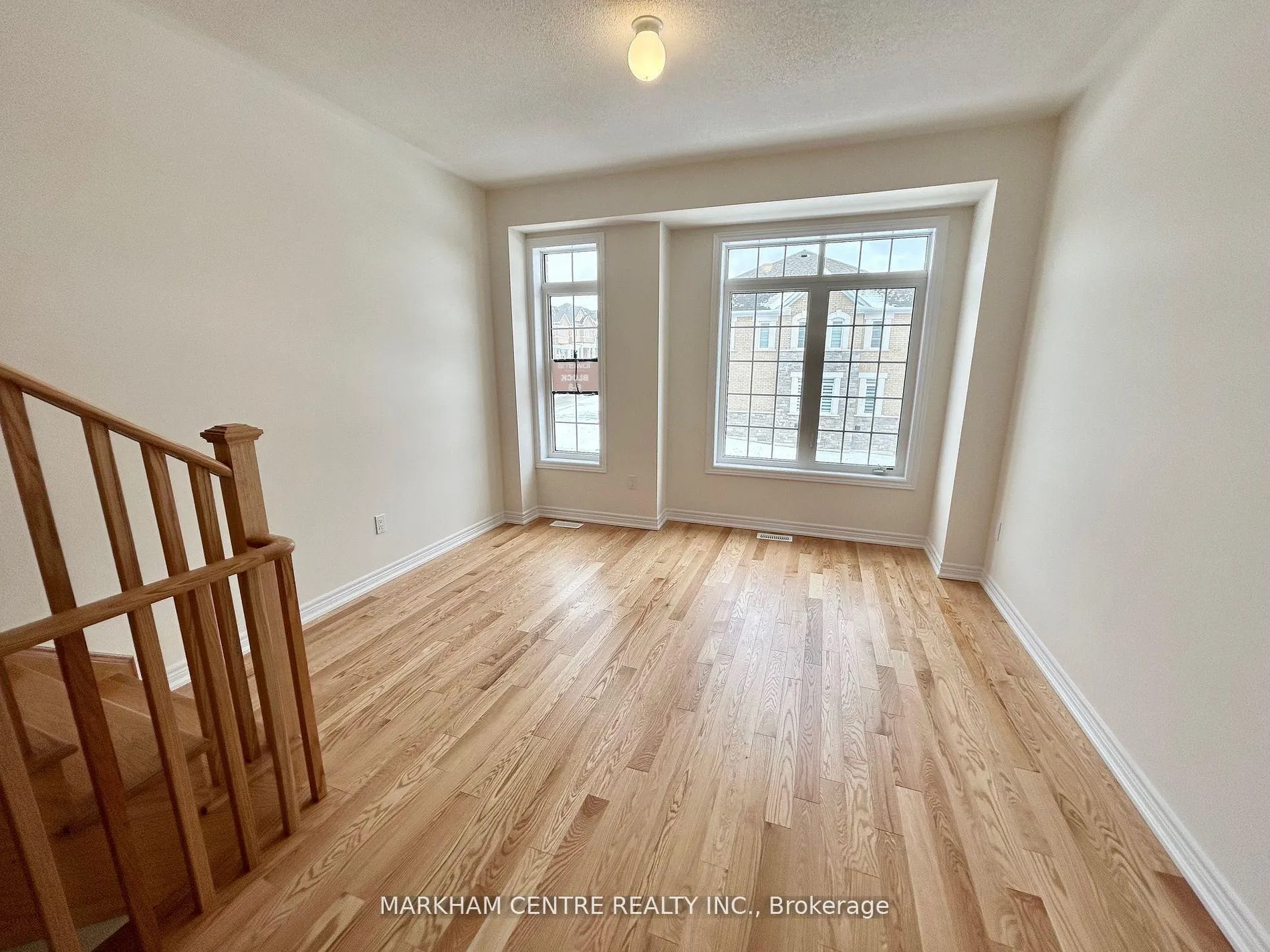 Photo 6 of 939 Crowsnest Hollow, Pickering, Rural Pickering — HOMEH