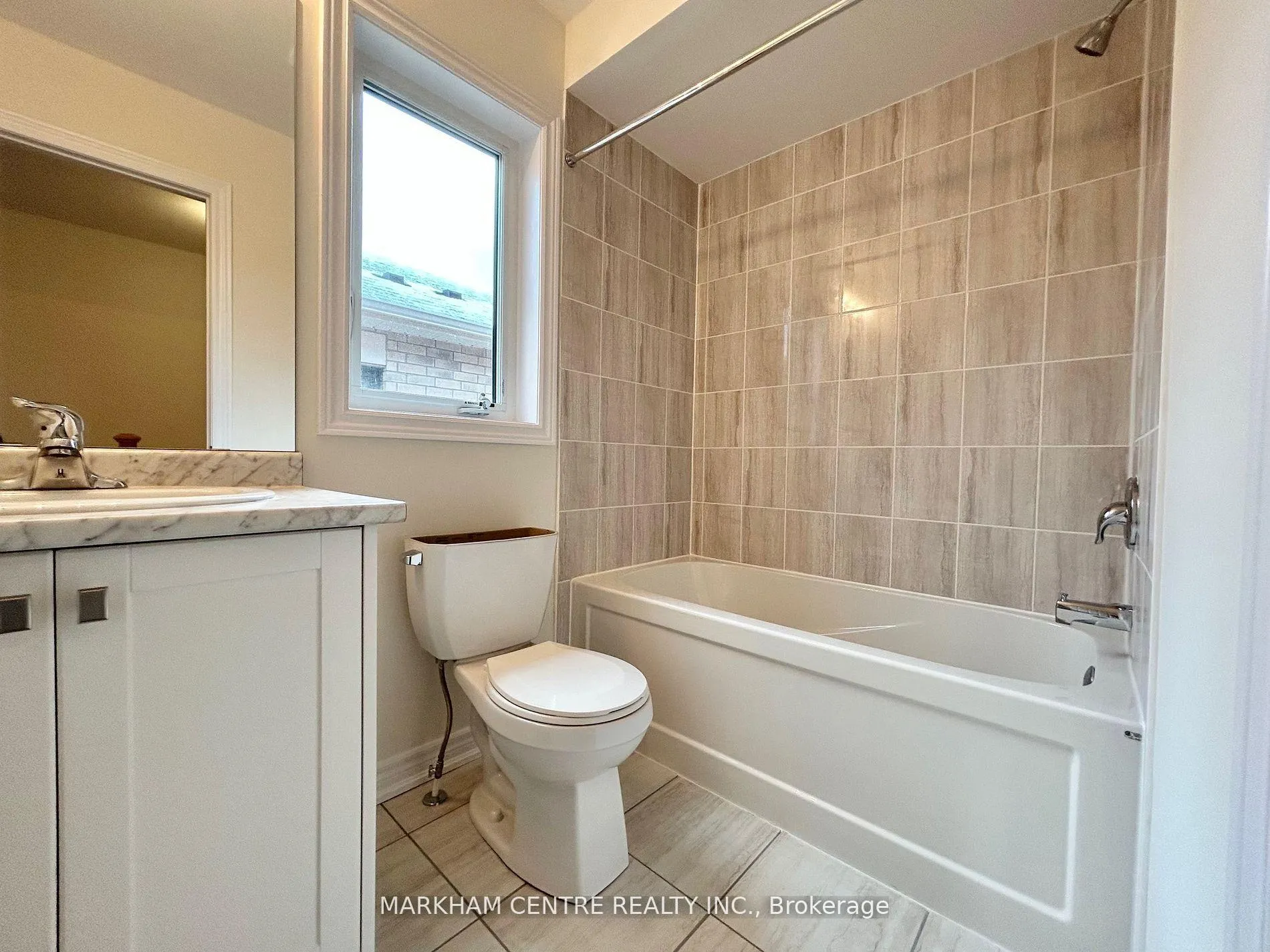 Photo 8 of 939 Crowsnest Hollow, Pickering, Rural Pickering — HOMEH