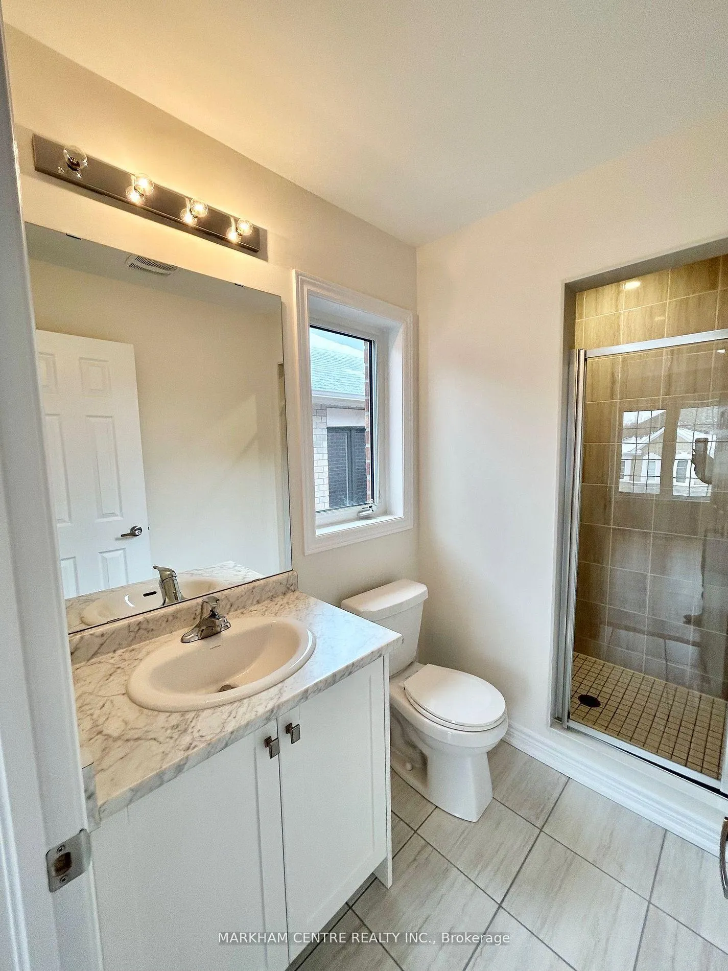 Photo 13 of 939 Crowsnest Hollow, Pickering, Rural Pickering — HOMEH