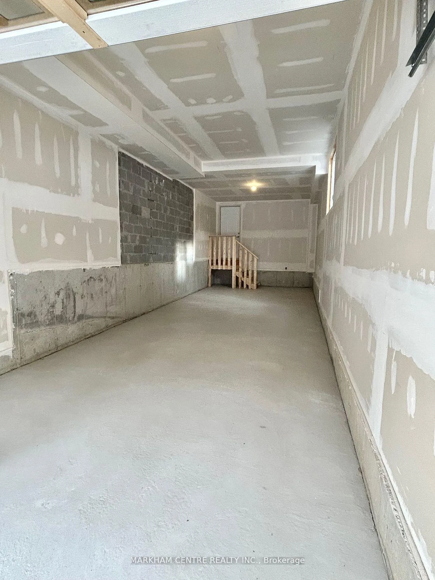 Photo 14 of 939 Crowsnest Hollow, Pickering, Rural Pickering — HOMEH