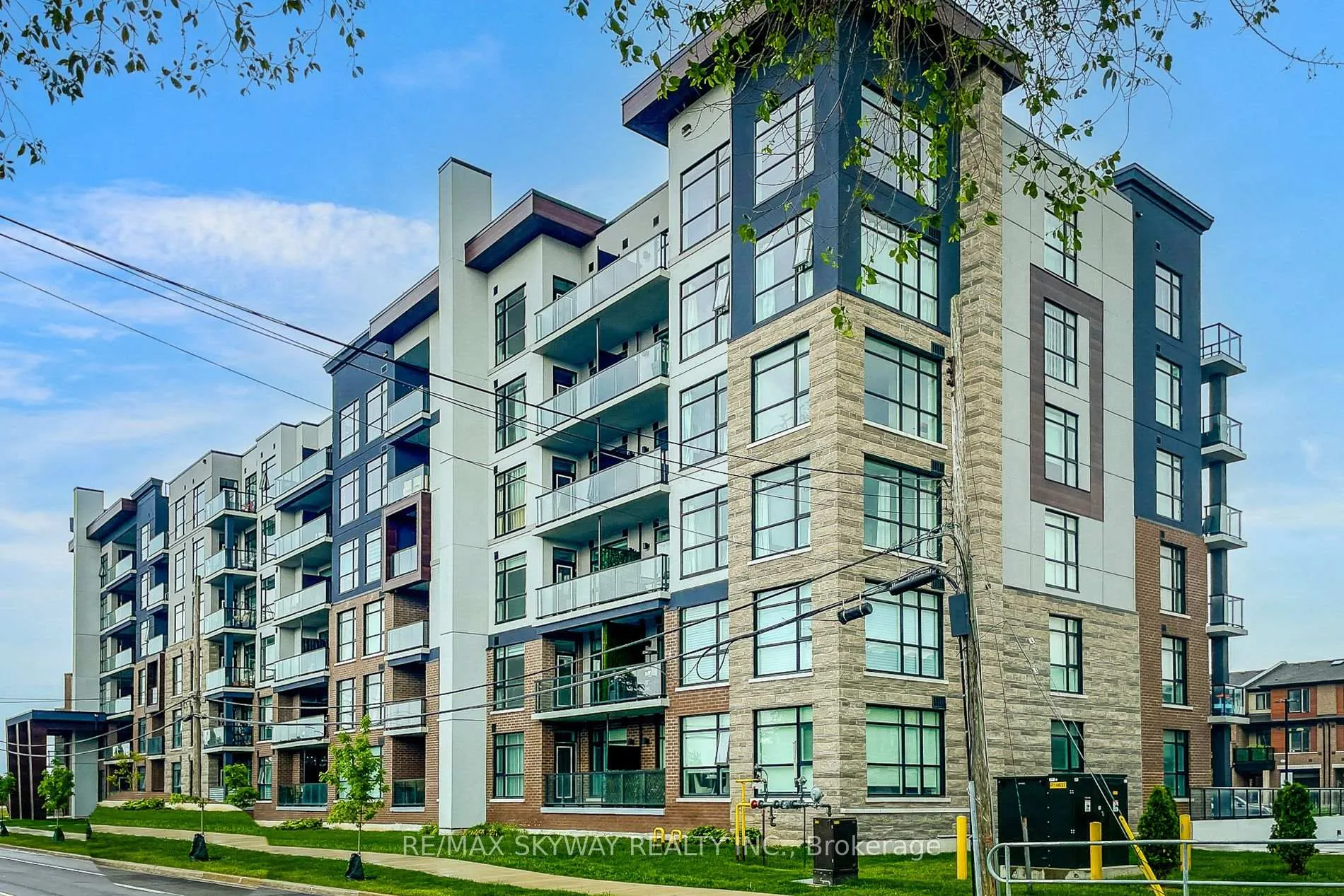 Photo 2 of Unit 306, 600 North Service Road, Hamilton, Stoney Creek — HOMEH