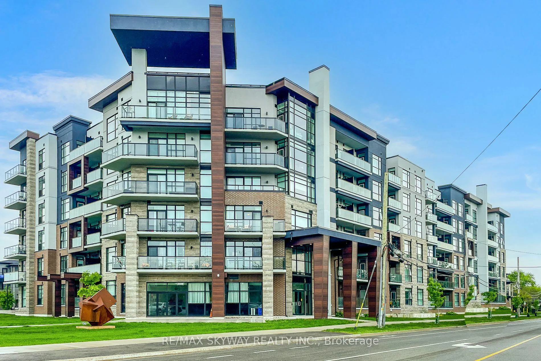 Photo 3 of Unit 306, 600 North Service Road, Hamilton, Stoney Creek — HOMEH