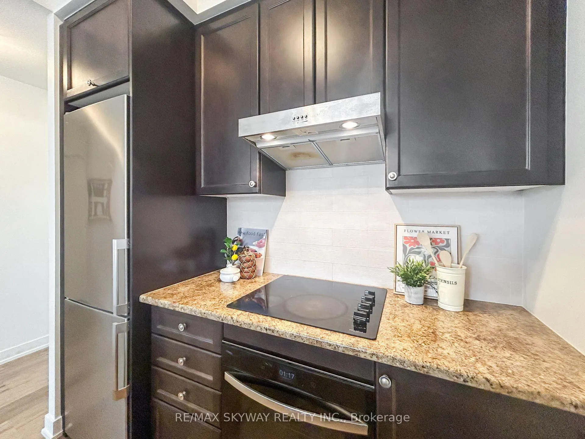 Photo 15 of Unit 306, 600 North Service Road, Hamilton, Stoney Creek — HOMEH