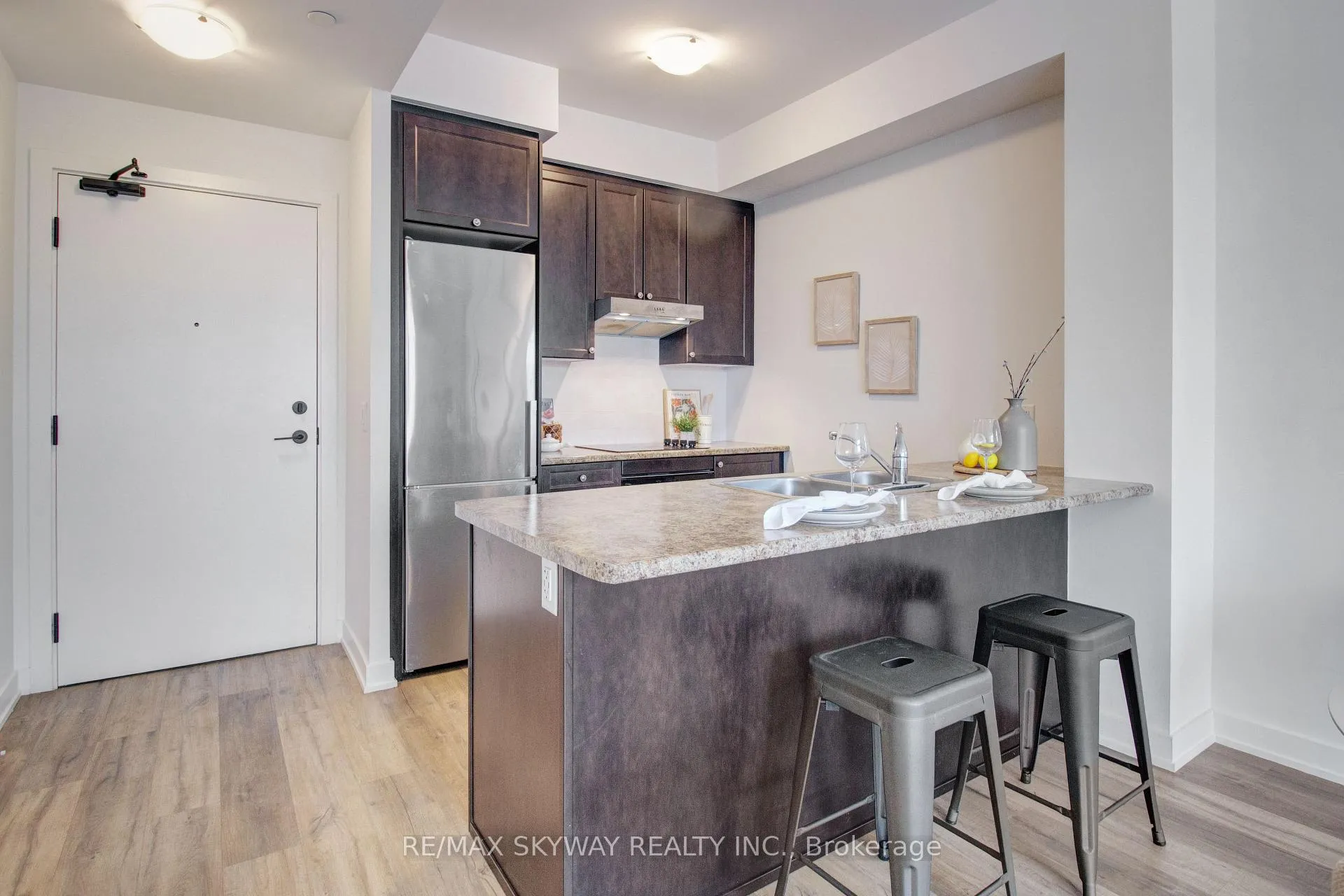 Photo 16 of Unit 306, 600 North Service Road, Hamilton, Stoney Creek — HOMEH