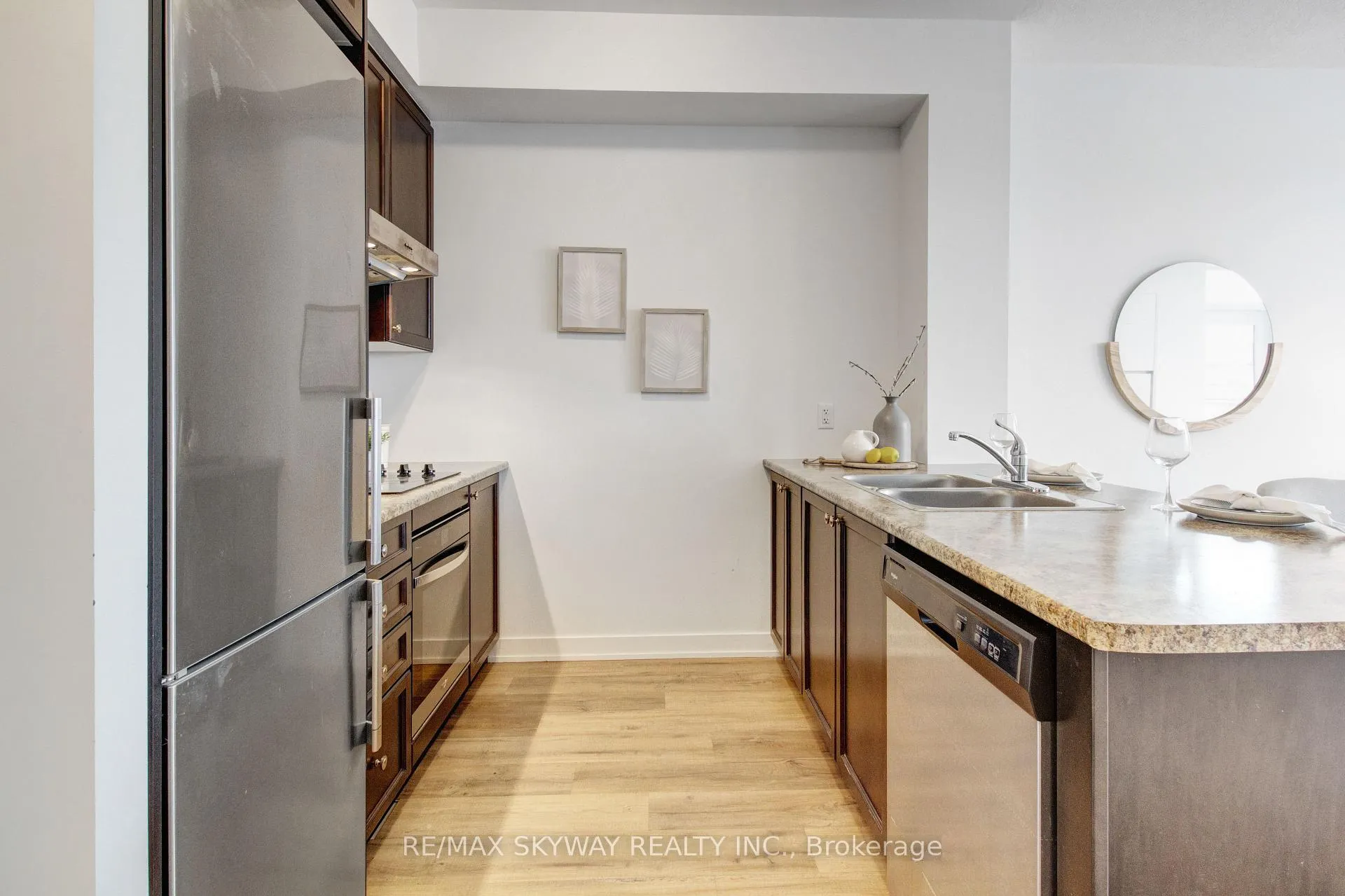 Photo 17 of Unit 306, 600 North Service Road, Hamilton, Stoney Creek — HOMEH