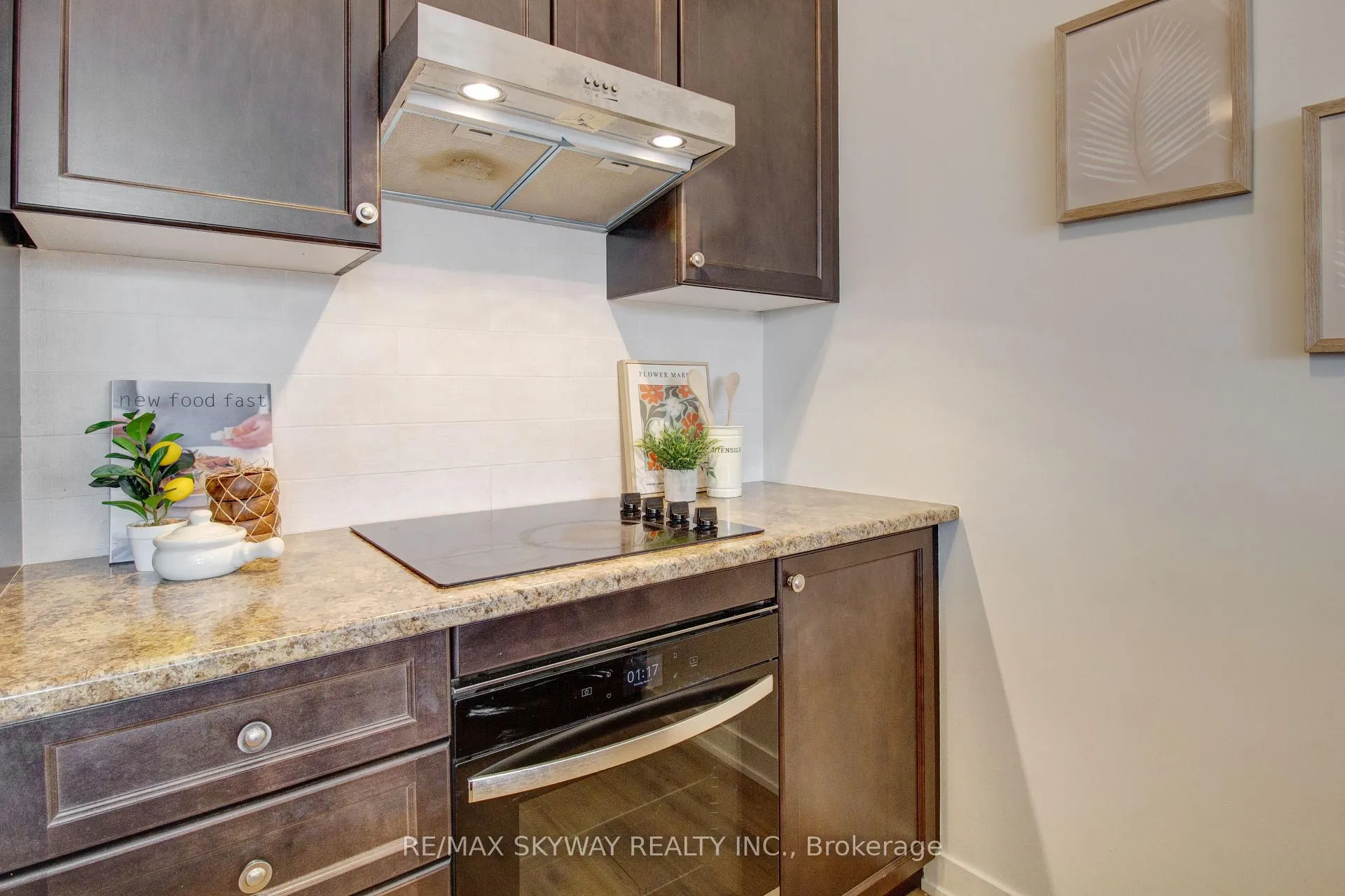 Photo 18 of Unit 306, 600 North Service Road, Hamilton, Stoney Creek — HOMEH