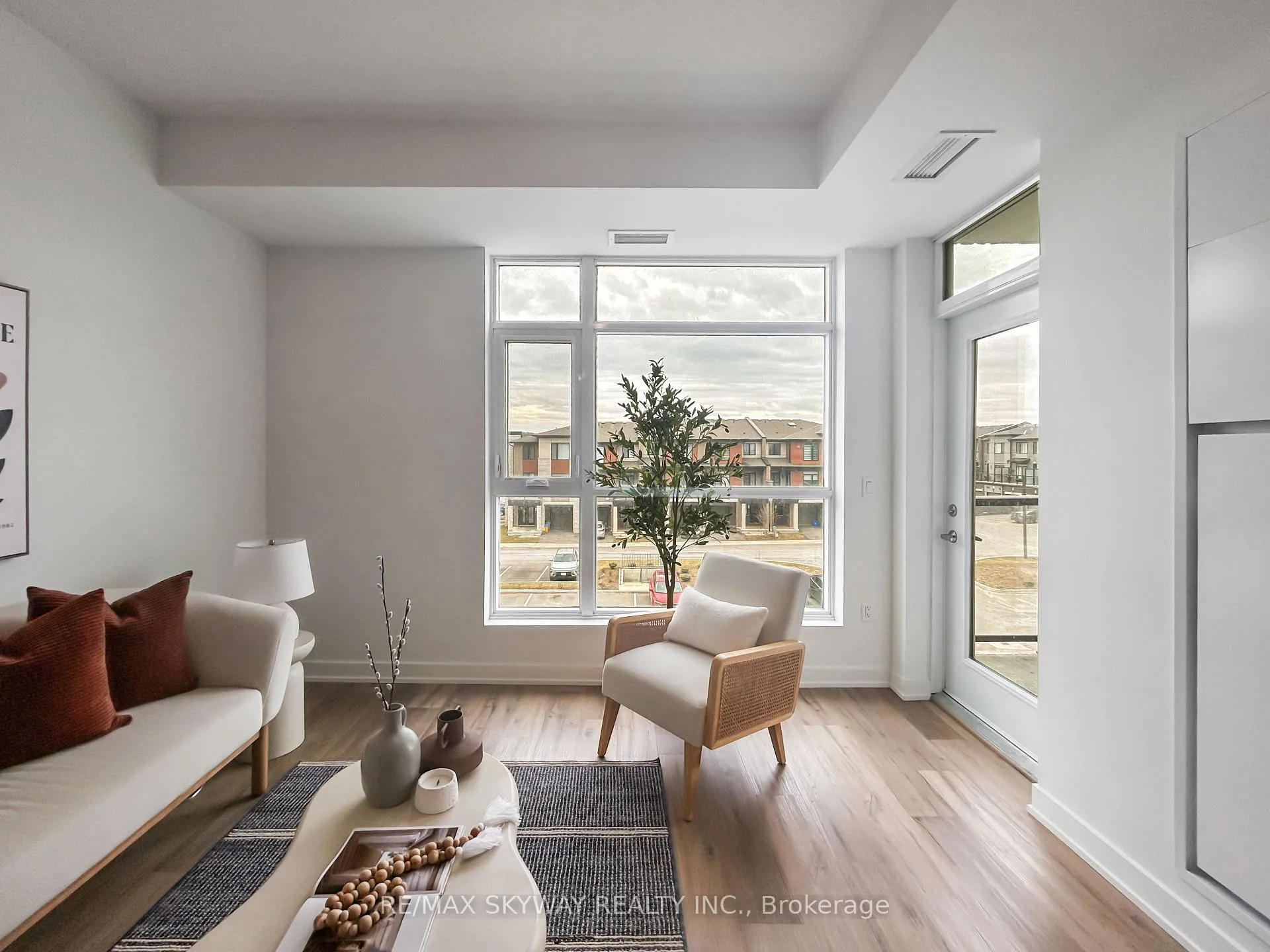 Photo 21 of Unit 306, 600 North Service Road, Hamilton, Stoney Creek — HOMEH