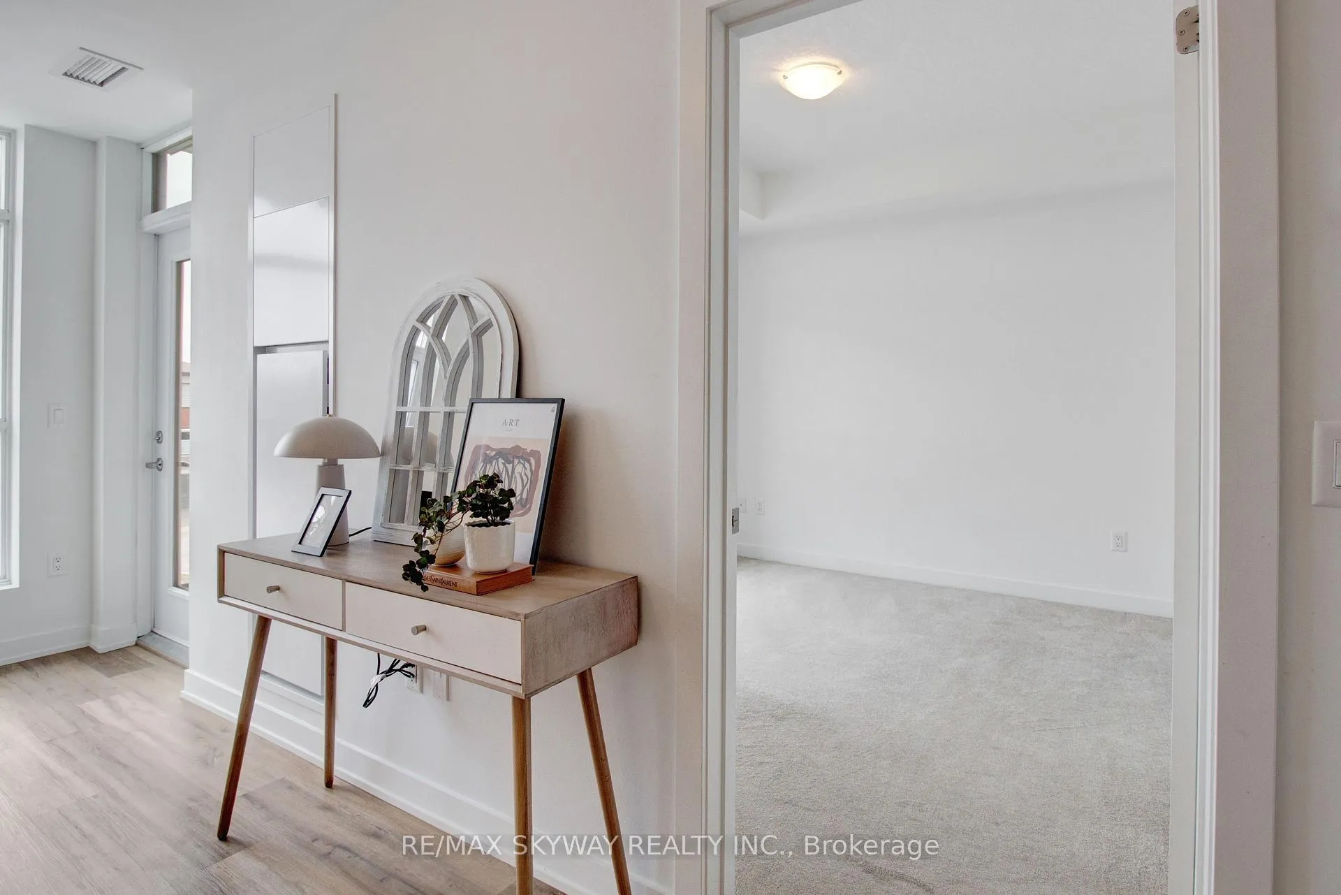 Photo 25 of Unit 306, 600 North Service Road, Hamilton, Stoney Creek — HOMEH