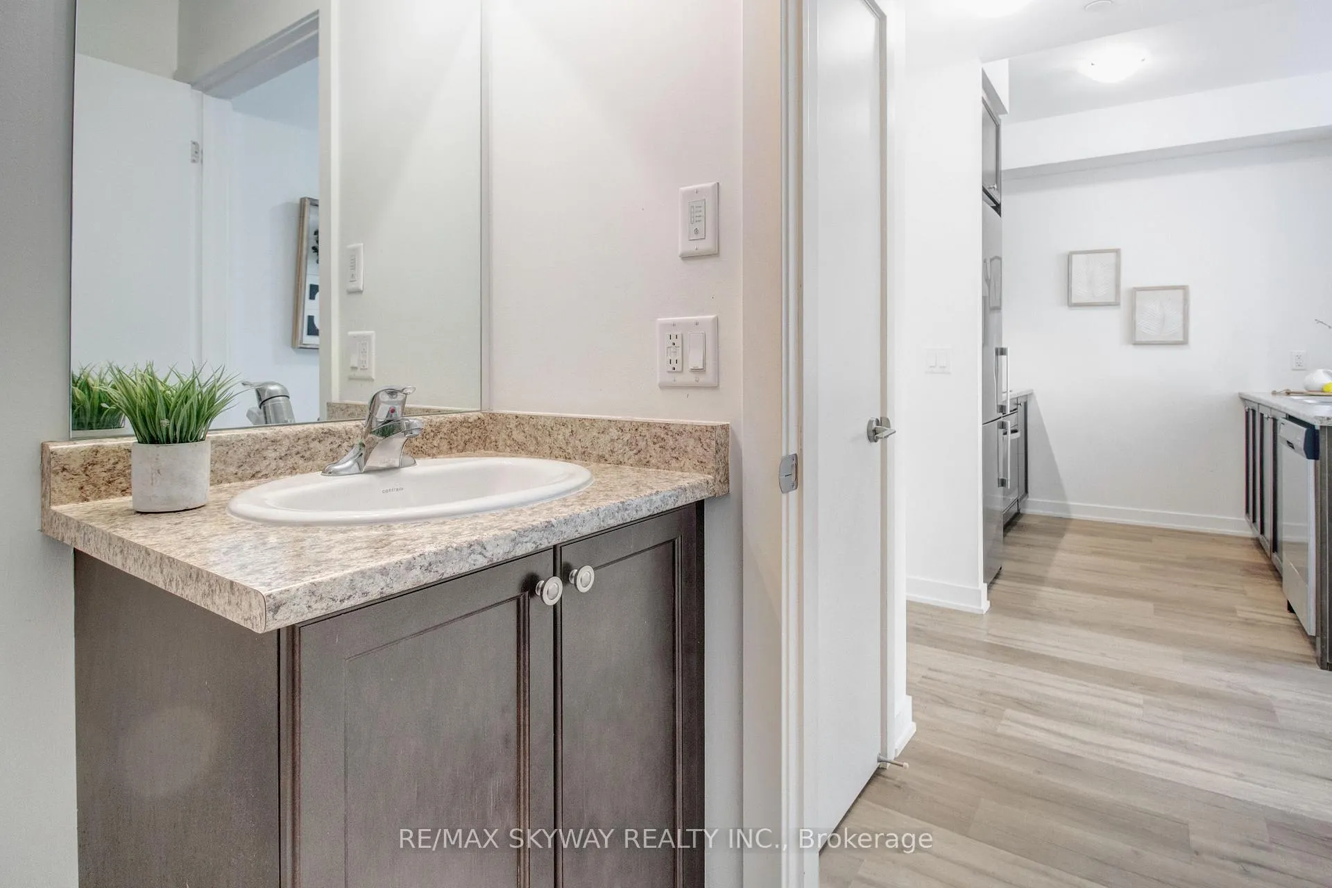 Photo 29 of Unit 306, 600 North Service Road, Hamilton, Stoney Creek — HOMEH
