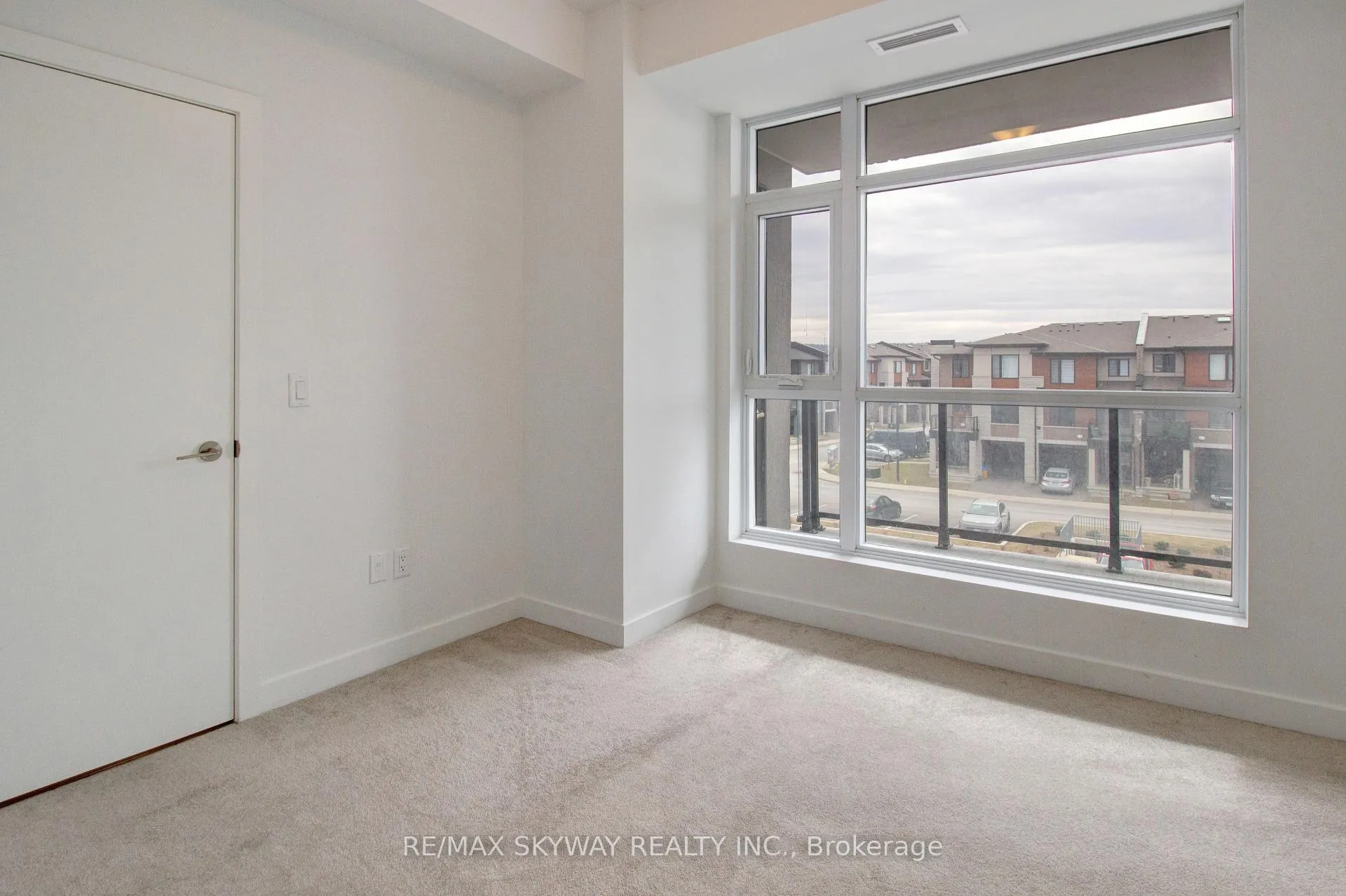 Photo 30 of Unit 306, 600 North Service Road, Hamilton, Stoney Creek — HOMEH