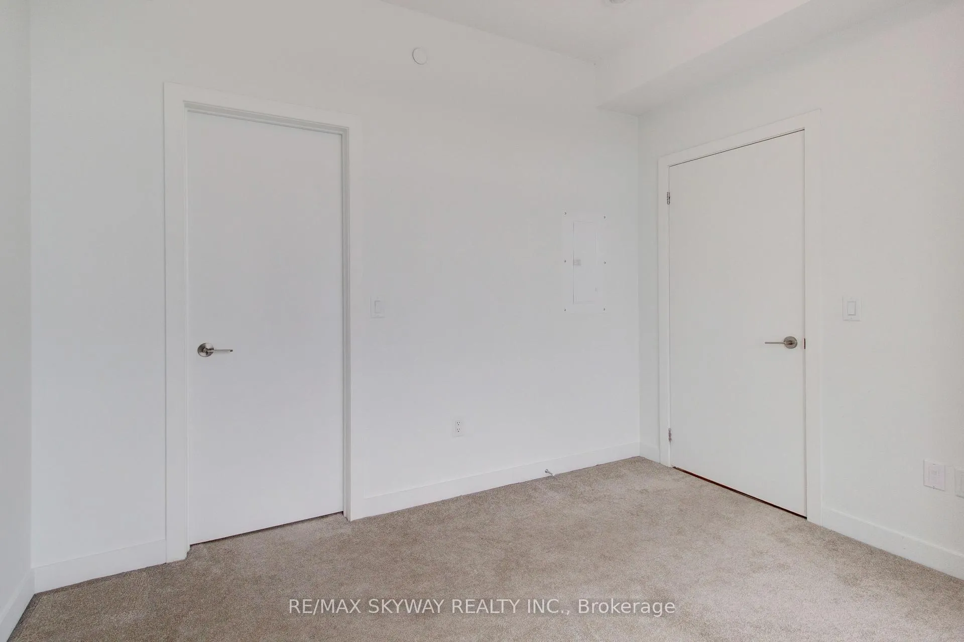Photo 32 of Unit 306, 600 North Service Road, Hamilton, Stoney Creek — HOMEH