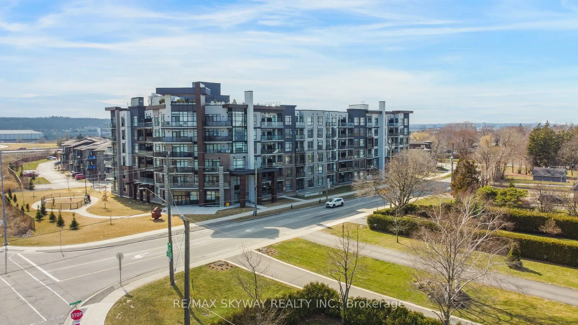 Photo 41 of Unit 306, 600 North Service Road, Hamilton, Stoney Creek — HOMEH