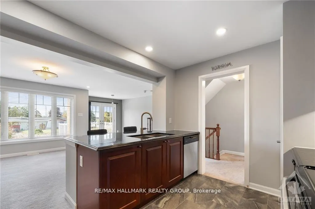 Photo 10 of 318 Willow Aster Circle, Ottawa, Avalon West — HOMEH