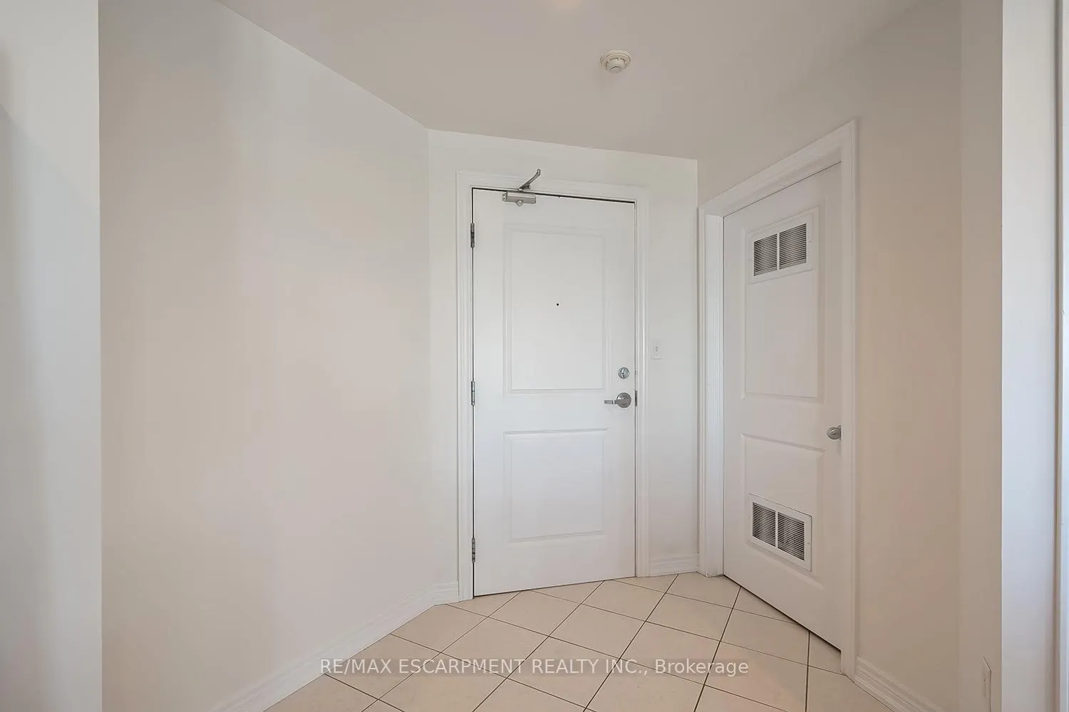 Photo 5 of Unit 503, 396 Plains Road E, Burlington, LaSalle — HOMEH