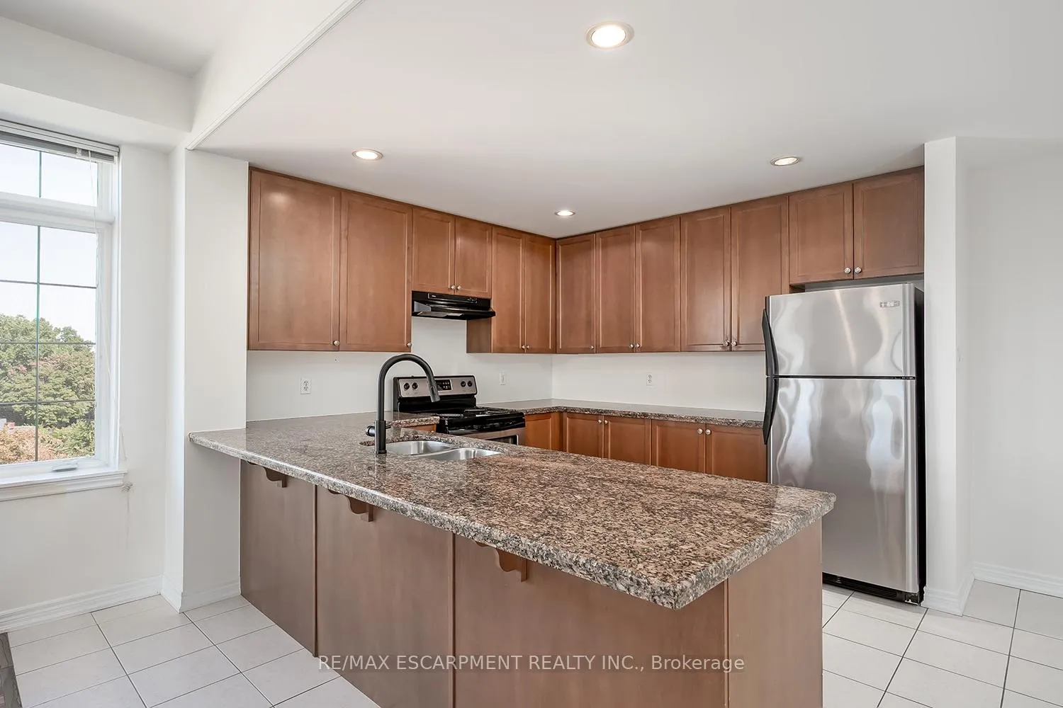 Photo 8 of Unit 503, 396 Plains Road E, Burlington, LaSalle — HOMEH