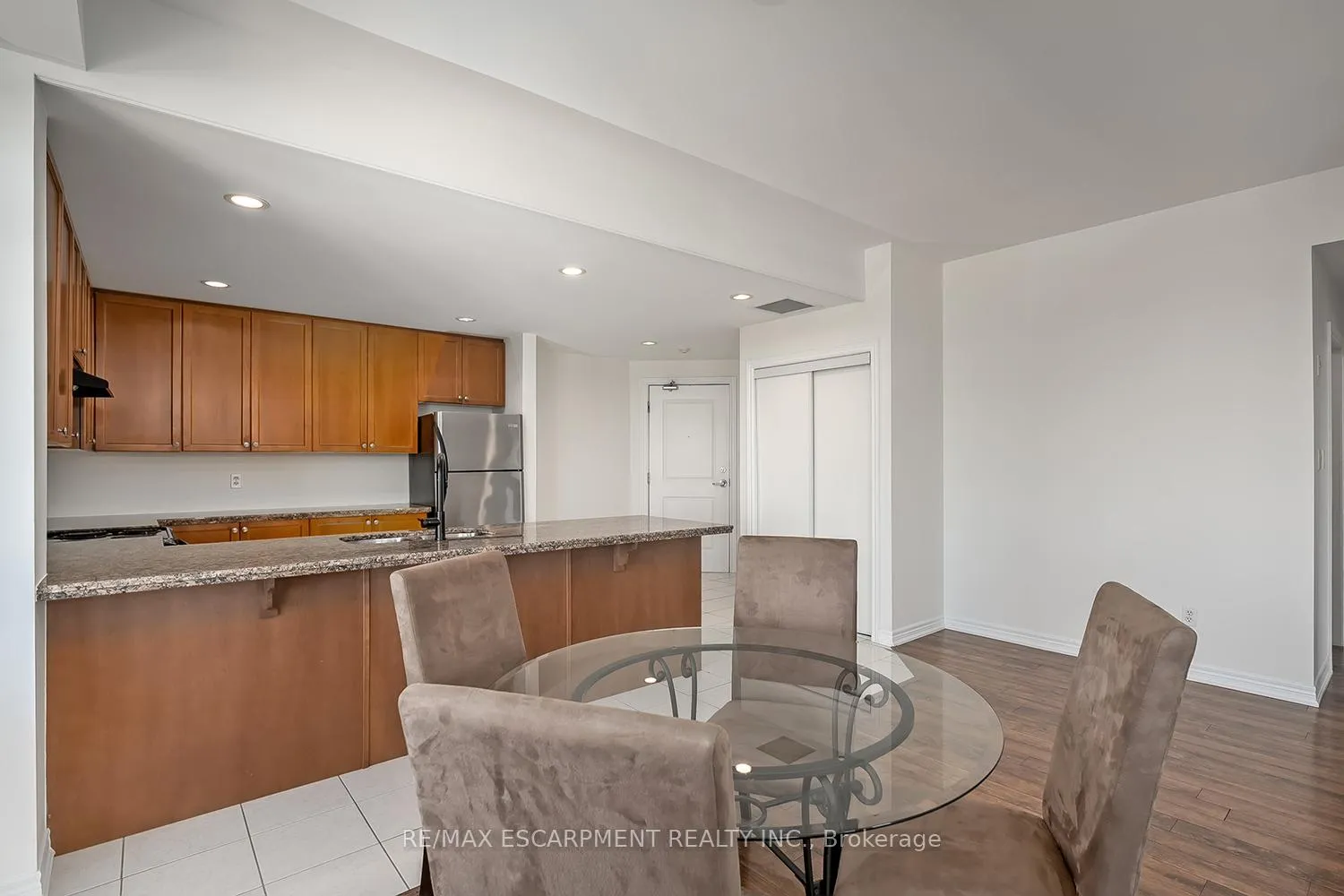 Photo 12 of Unit 503, 396 Plains Road E, Burlington, LaSalle — HOMEH