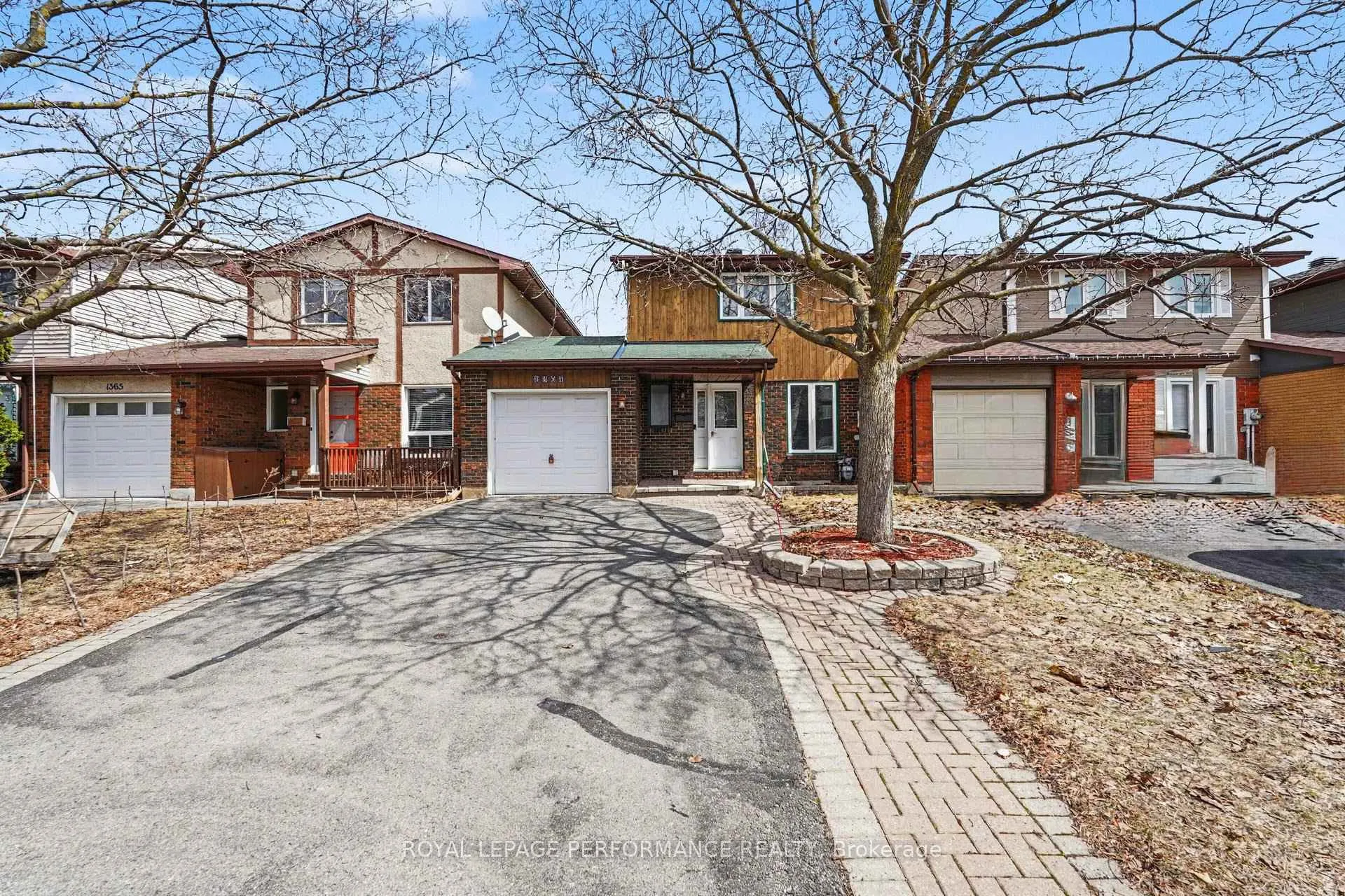 Front of 1367 Cedarcroft Crescent
