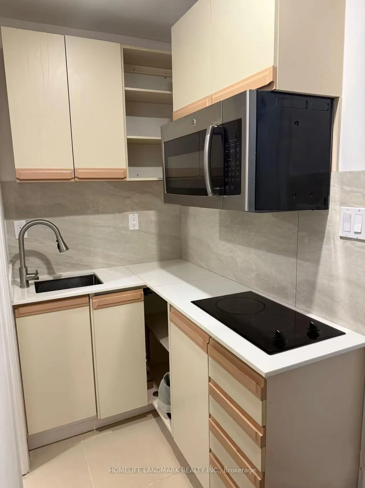 Photo 4 of Unit 1, 48 Glendale Road, Markham, Thornlea — HOMEH