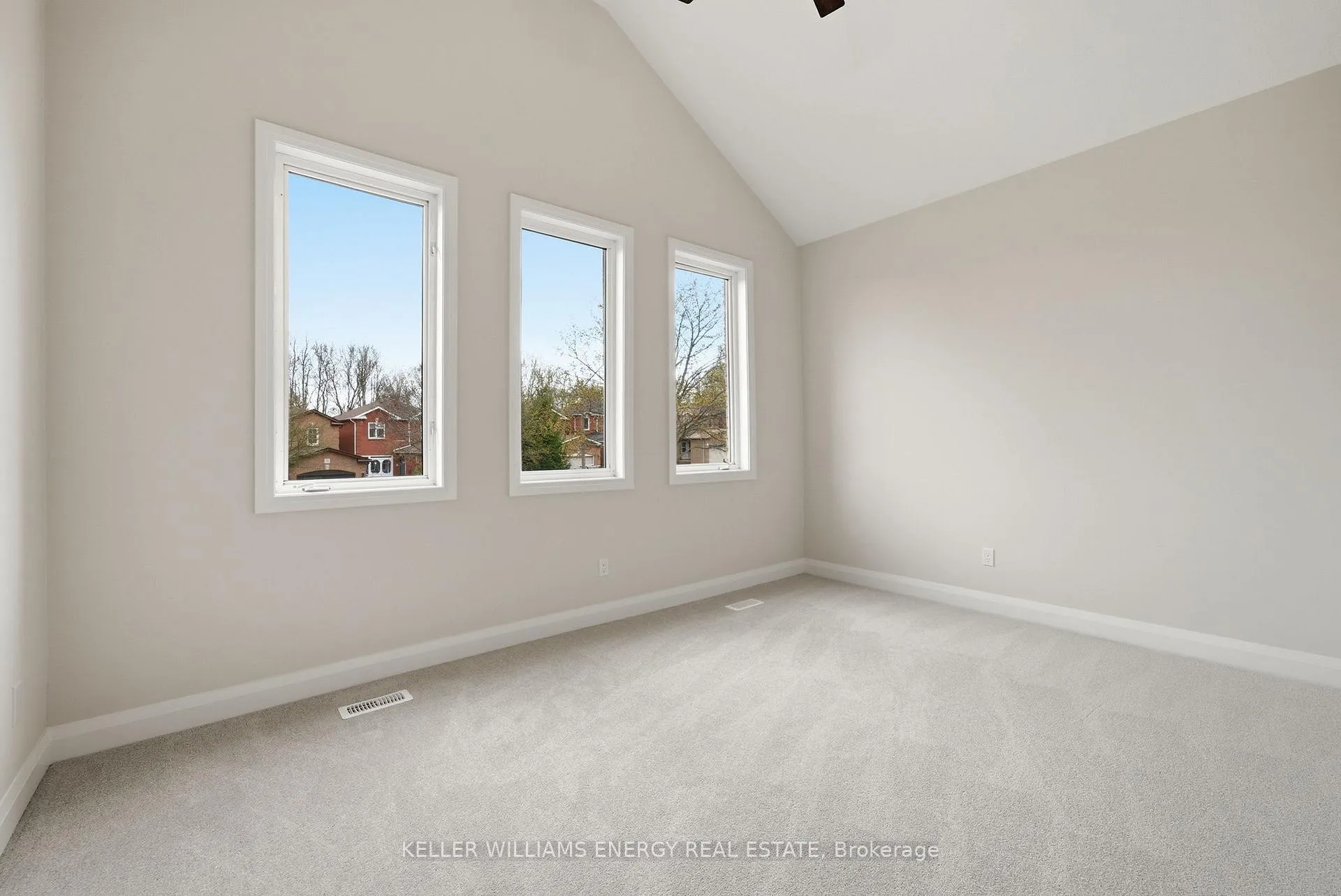 Photo 14 of 21 Elephant Hill Drive, Clarington, Bowmanville — HOMEH