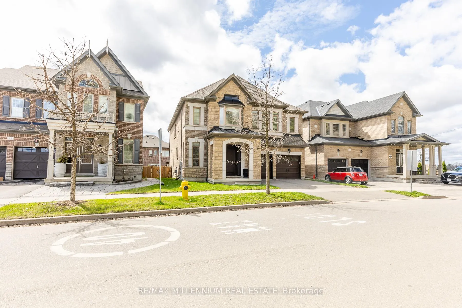 Photo 2 of 11 Algoma Drive, Vaughan, Kleinburg — HOMEH
