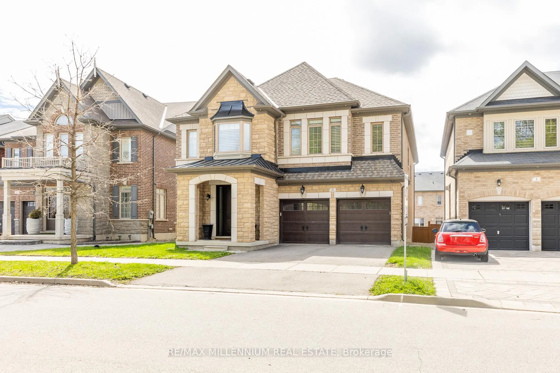 Photo 3 of 11 Algoma Drive, Vaughan, Kleinburg — HOMEH
