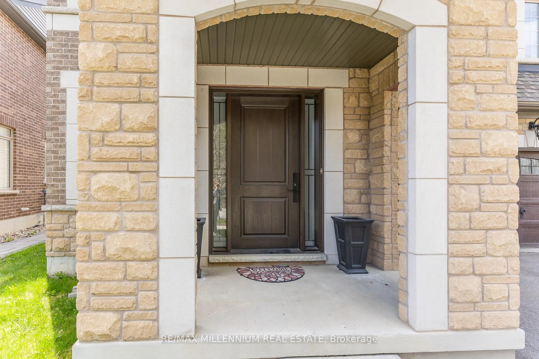 Photo 4 of 11 Algoma Drive, Vaughan, Kleinburg — HOMEH