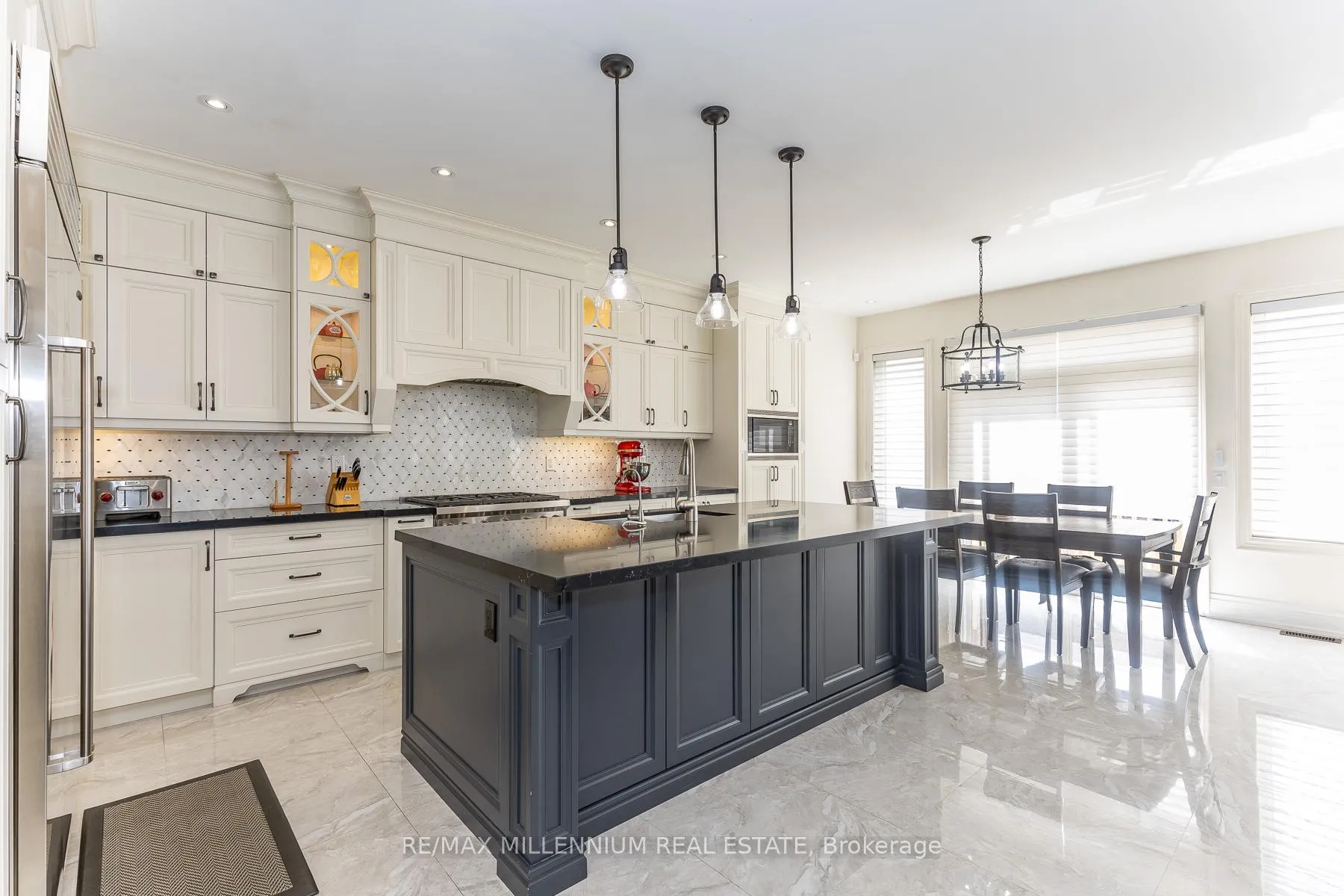 Photo 17 of 11 Algoma Drive, Vaughan, Kleinburg — HOMEH