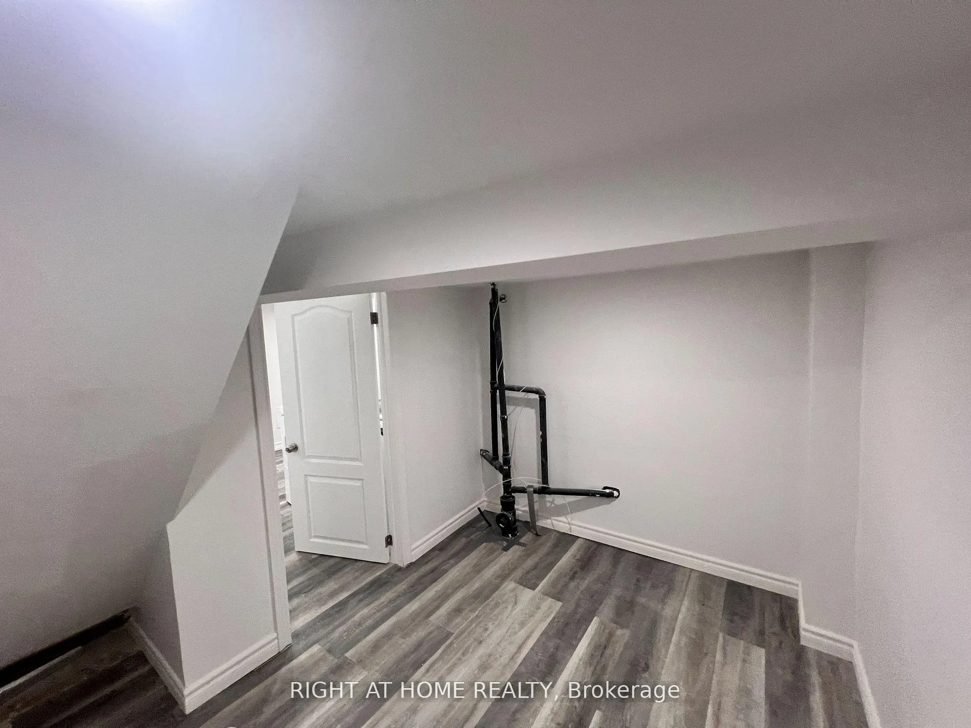 Photo 13 of Unit Lower, 1446 Cordick Street, Oshawa, Taunton — HOMEH