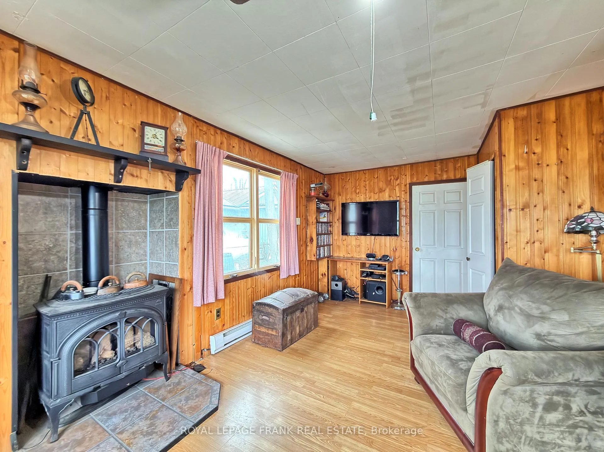 Photo 8 of 55 Prior Lane, Quinte West, Sidney Ward — HOMEH