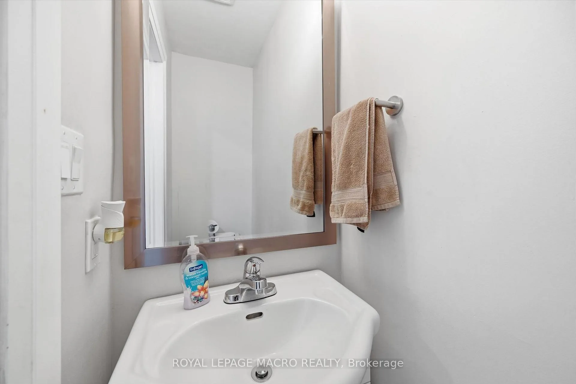 Photo 11 of 46 Mayflower Avenue, Hamilton, Crown Point — HOMEH