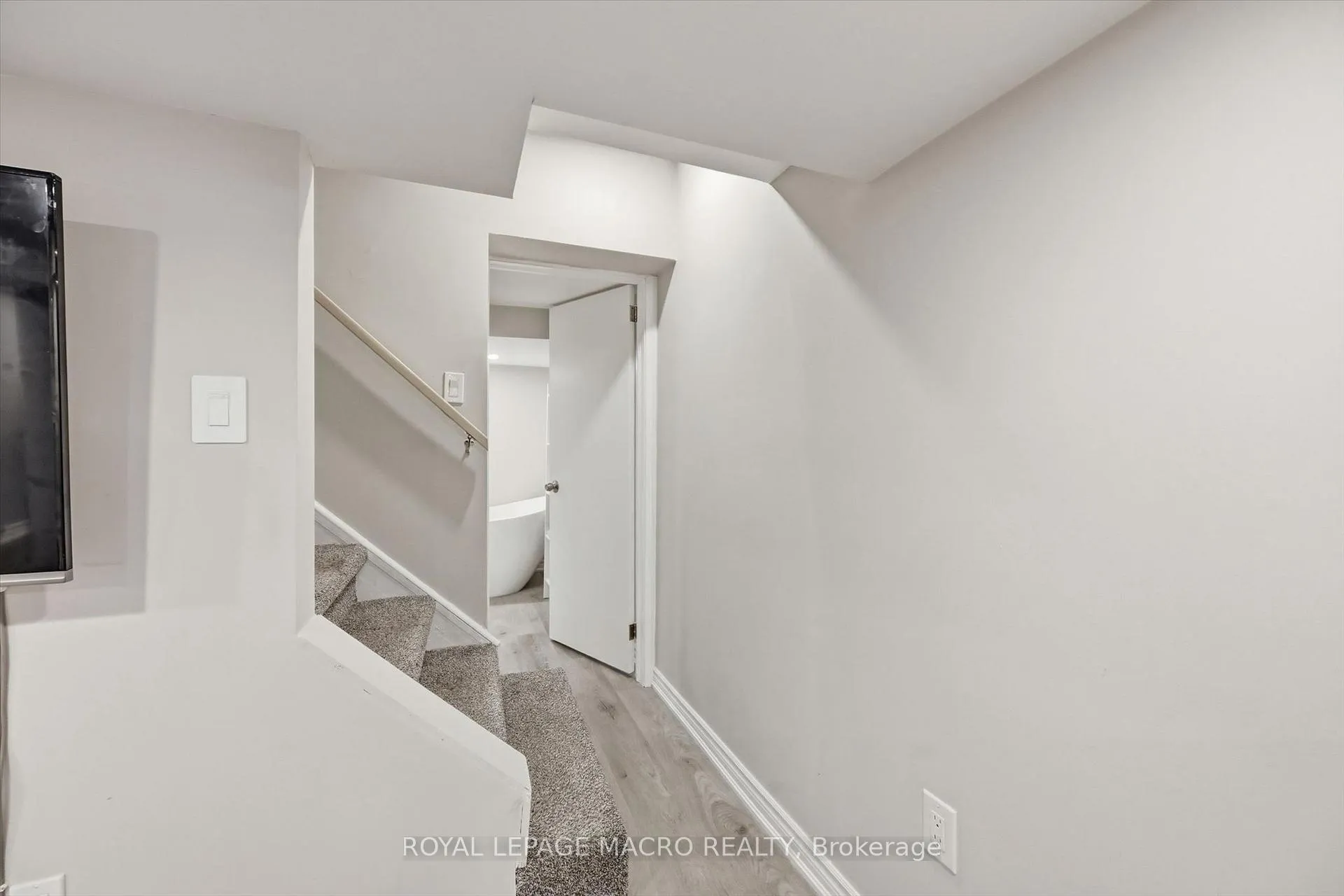Photo 32 of 46 Mayflower Avenue, Hamilton, Crown Point — HOMEH