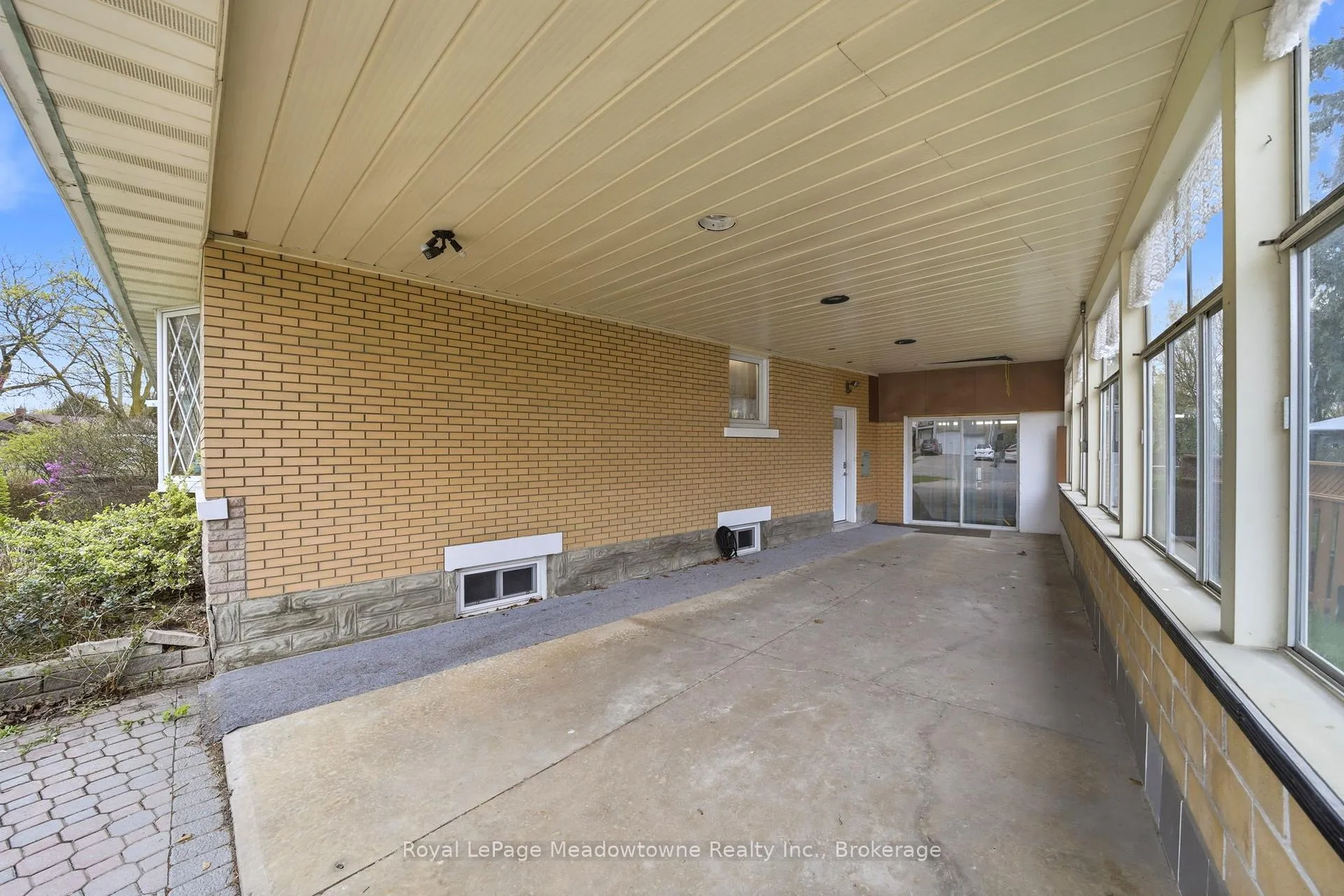 Photo 4 of 237 Woodhaven Road, Kitchener, Vanier - Kitchener — HOMEH