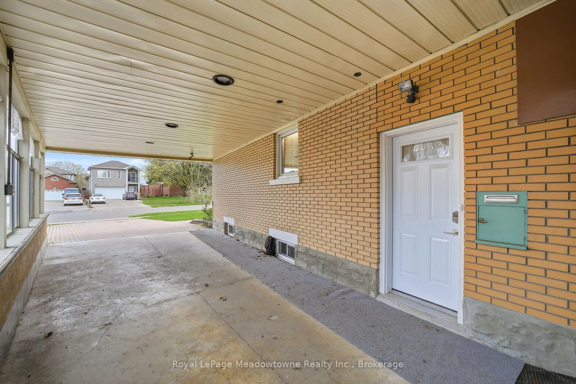 Photo 5 of 237 Woodhaven Road, Kitchener, Vanier - Kitchener — HOMEH