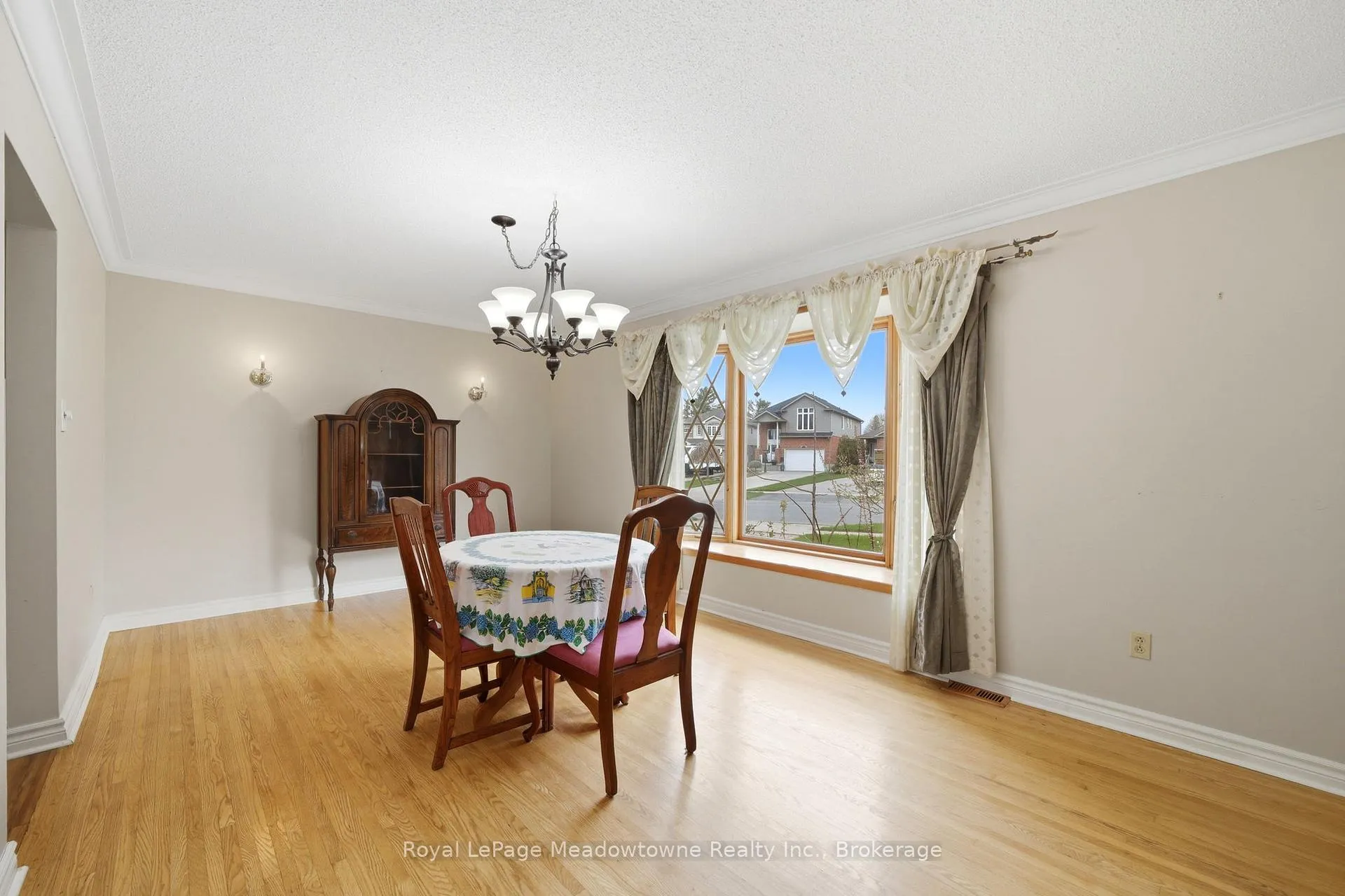 Photo 10 of 237 Woodhaven Road, Kitchener, Vanier - Kitchener — HOMEH