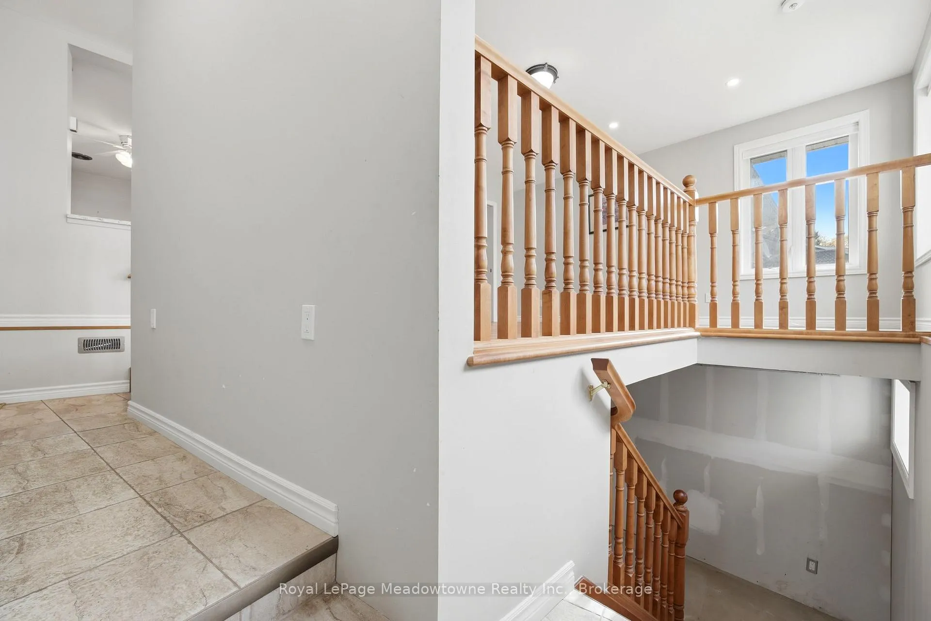 Photo 22 of 237 Woodhaven Road, Kitchener, Vanier - Kitchener — HOMEH