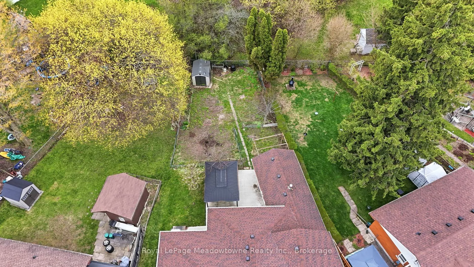 Photo 39 of 237 Woodhaven Road, Kitchener, Vanier - Kitchener — HOMEH