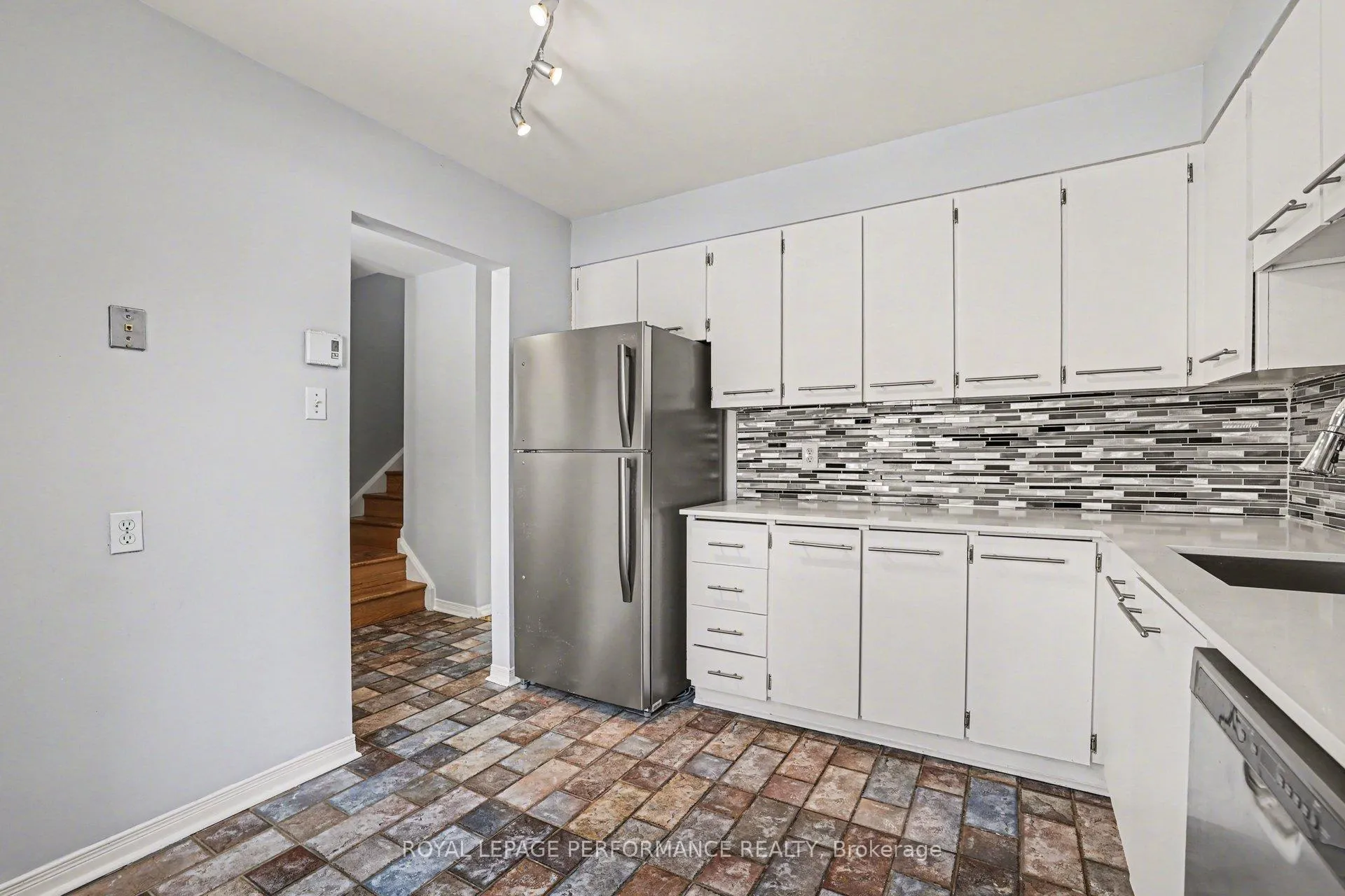 Photo 8 of 1367 Cedarcroft Crescent, Ottawa, Pineview — HOMEH