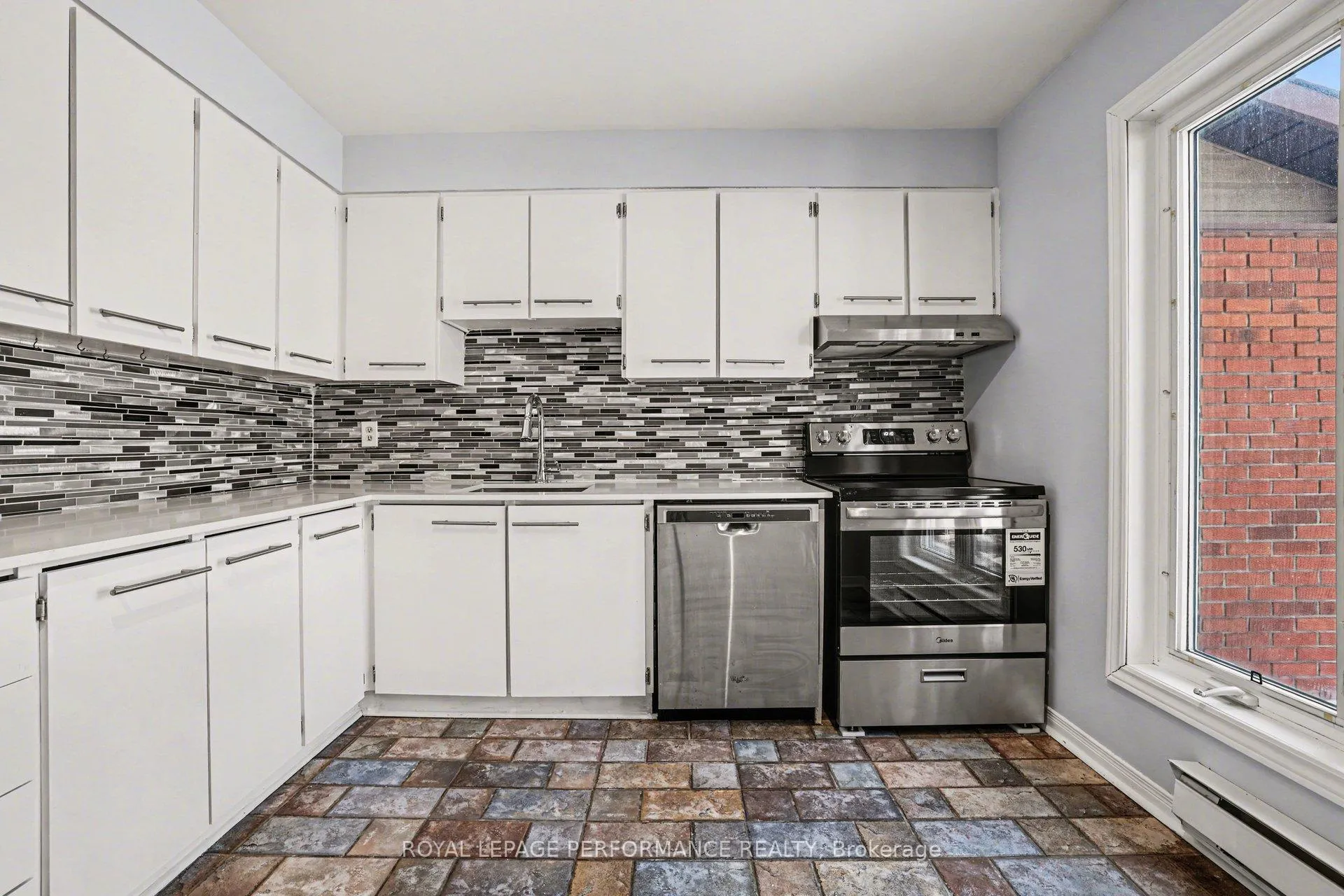 Photo 9 of 1367 Cedarcroft Crescent, Ottawa, Pineview — HOMEH