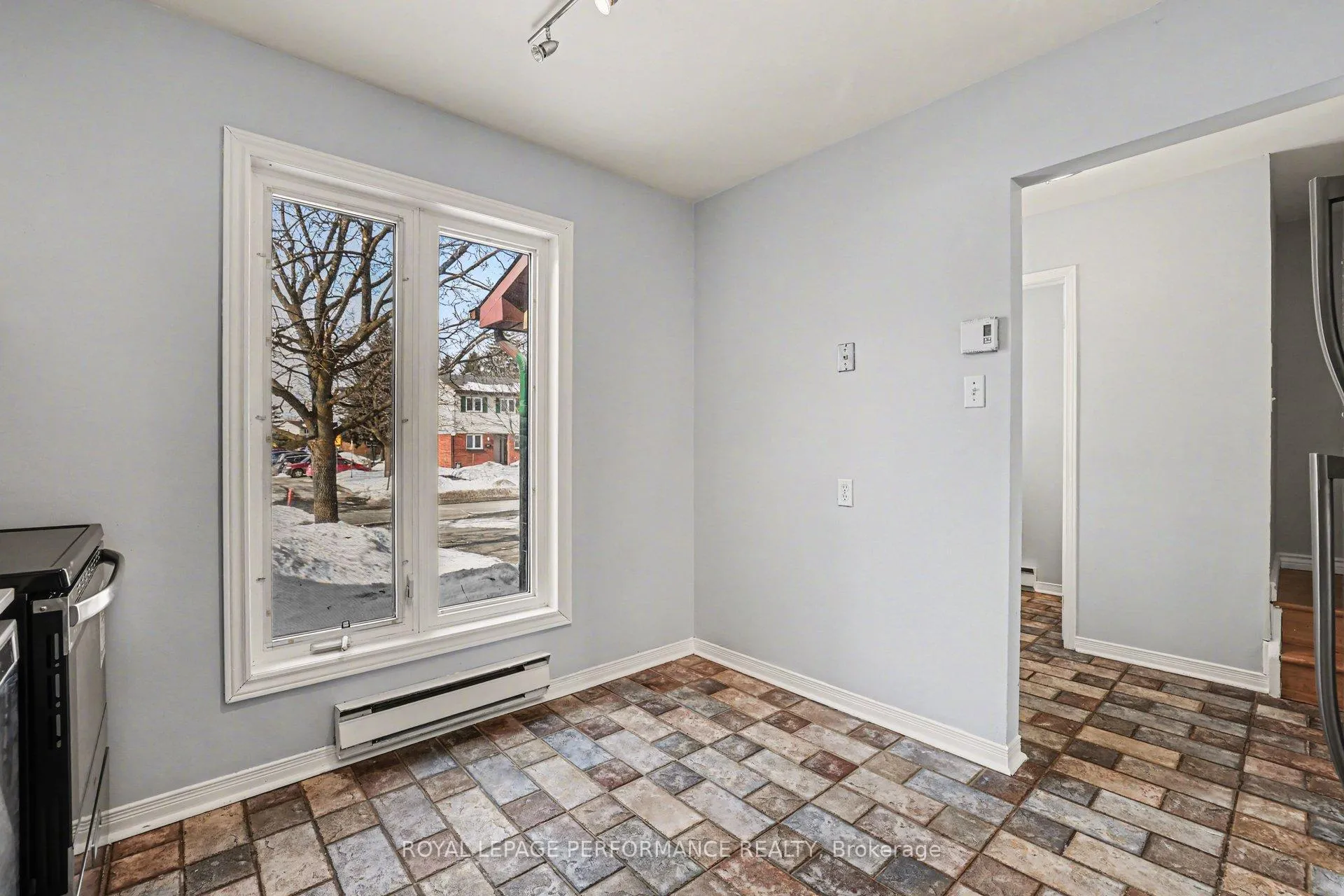 Photo 11 of 1367 Cedarcroft Crescent, Ottawa, Pineview — HOMEH