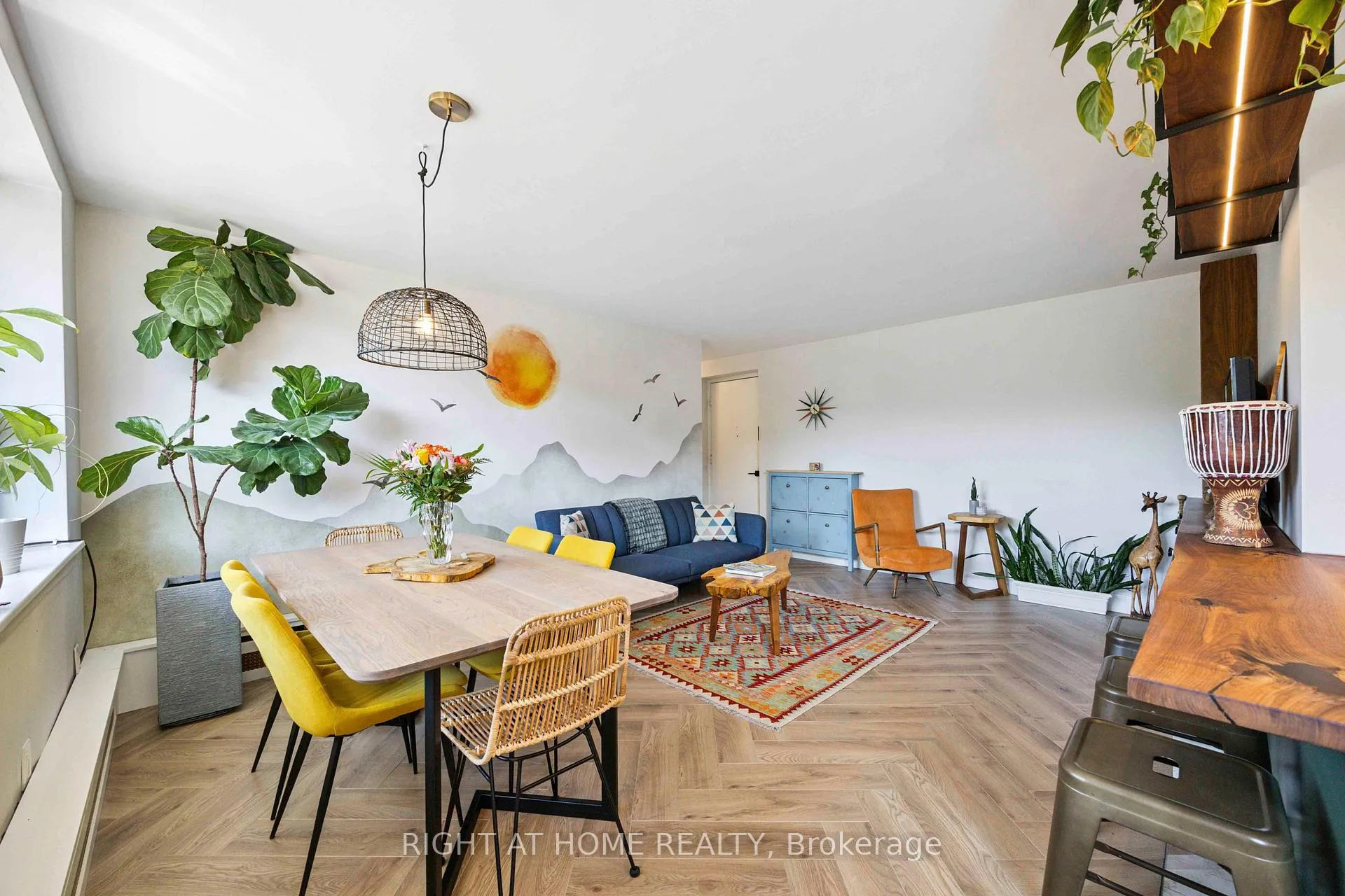 Photo 4 of Unit 103, 57 Neptune Drive, Toronto, Englemount-Lawrence — HOMEH