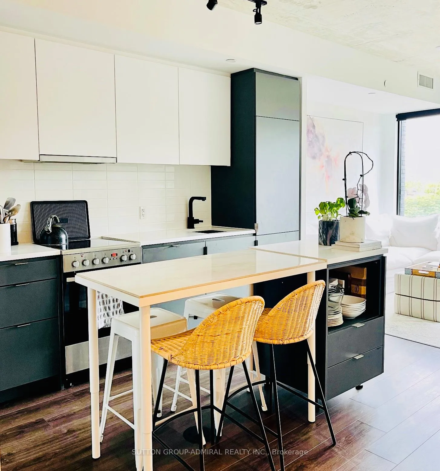 Photo 7 of Unit 323, 7 Smith Crescent, Etobicoke, Stonegate-Queensway — HOMEH