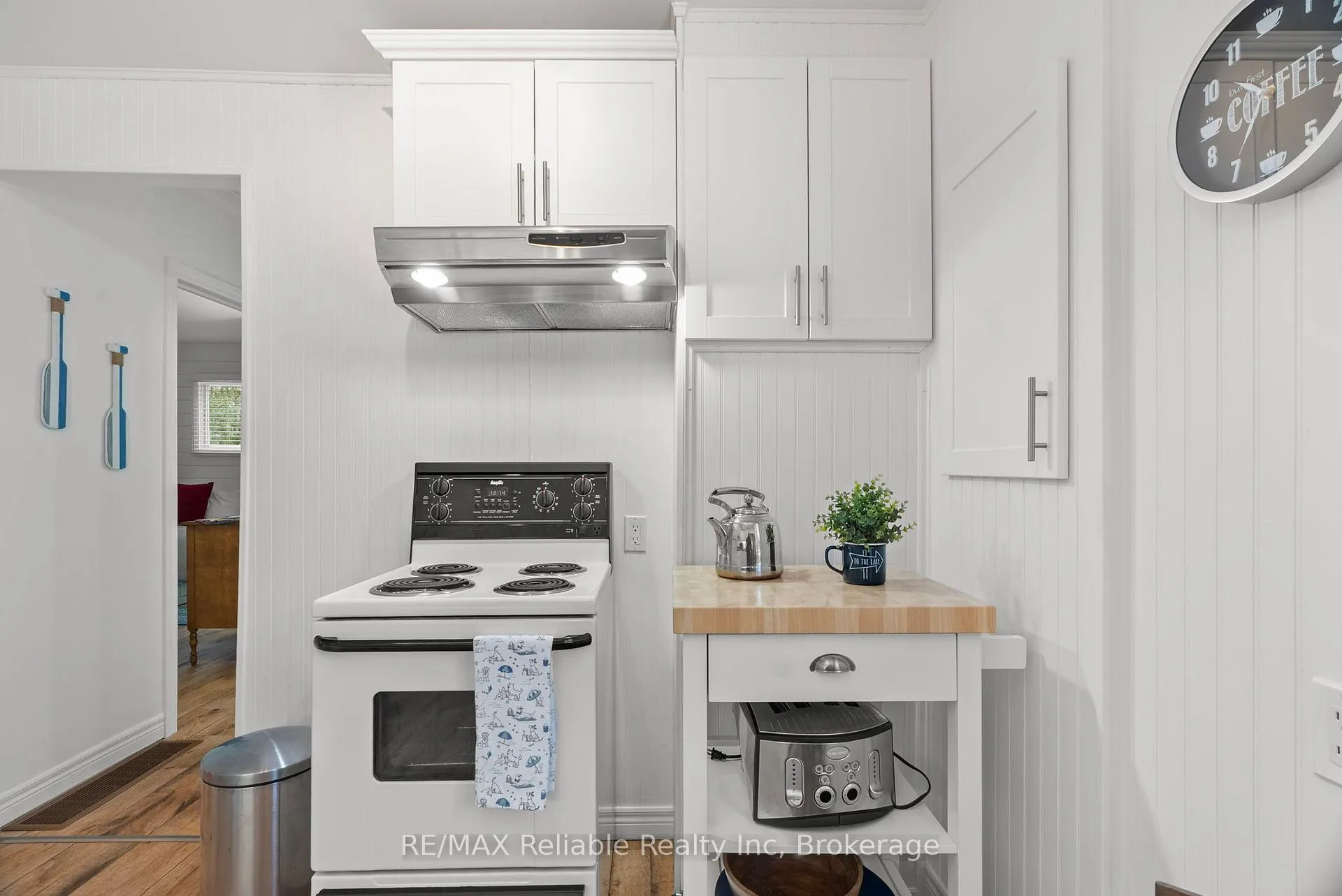 Photo 23 of 20 George Street, Bluewater, Bayfield — HOMEH