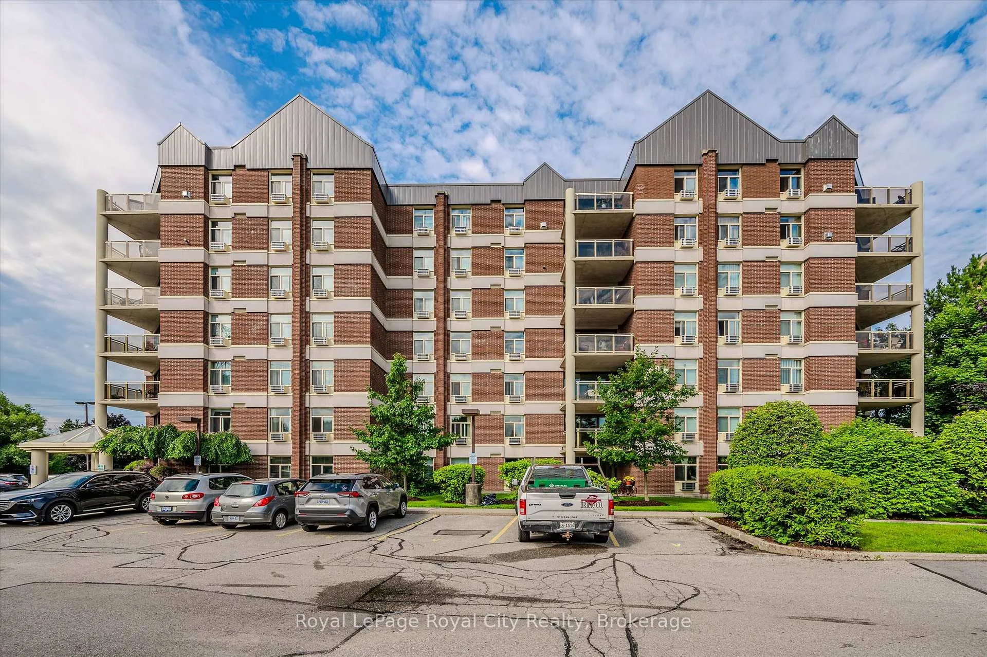 Photo 2 of Unit 507, 8 Christopher Court, Guelph, Kortright West — HOMEH