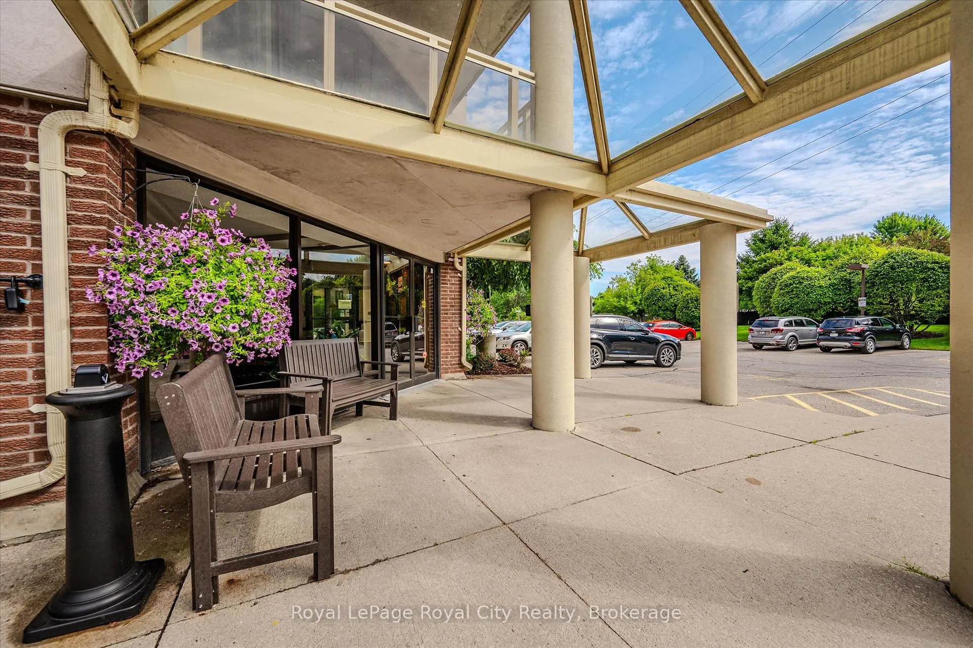 Photo 5 of Unit 507, 8 Christopher Court, Guelph, Kortright West — HOMEH