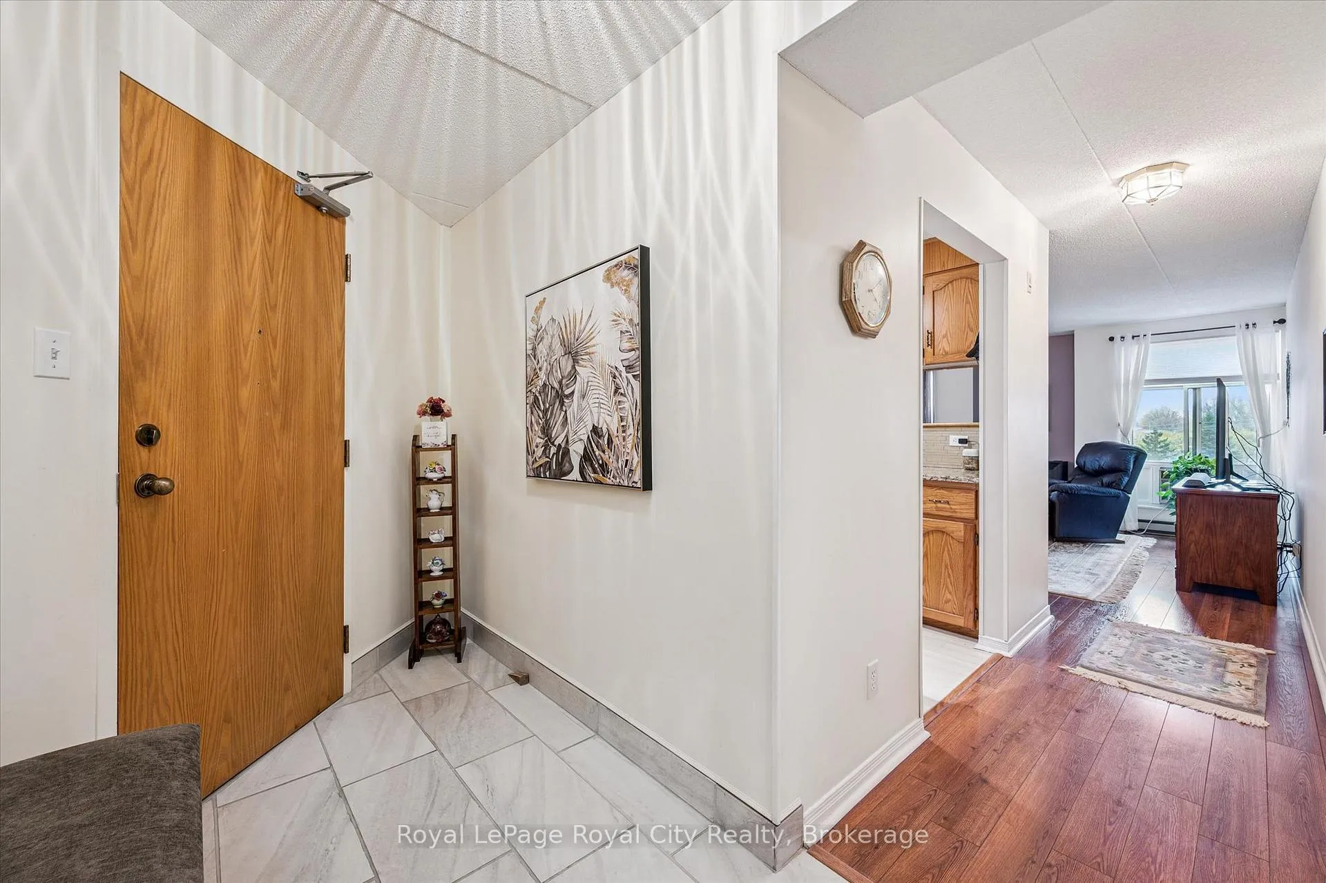 Photo 12 of Unit 507, 8 Christopher Court, Guelph, Kortright West — HOMEH
