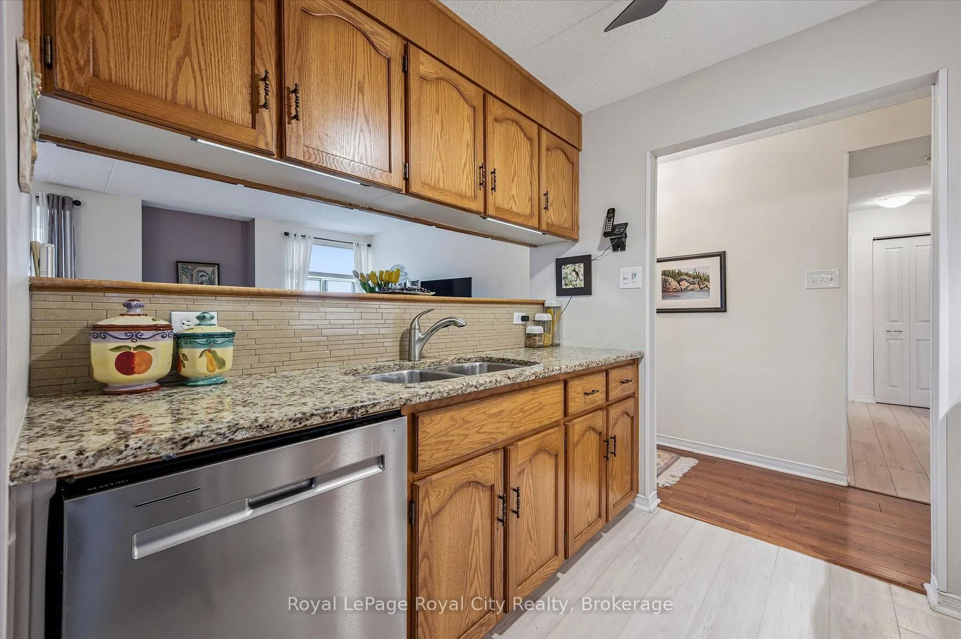 Photo 20 of Unit 507, 8 Christopher Court, Guelph, Kortright West — HOMEH