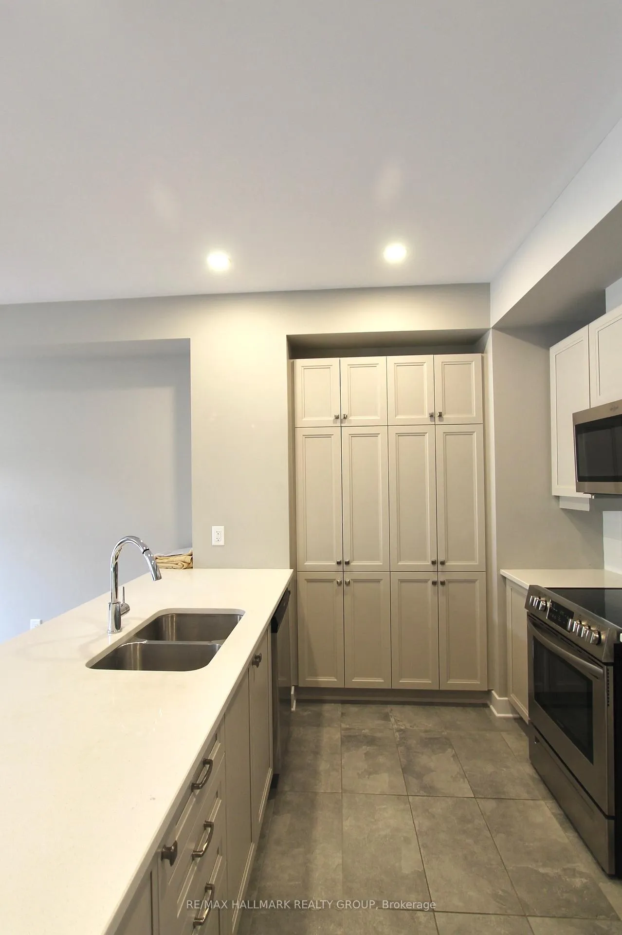 Photo 4 of 527 Triangle Street, Ottawa, Kanata - Emerald Meadows/Trailwest — HOMEH