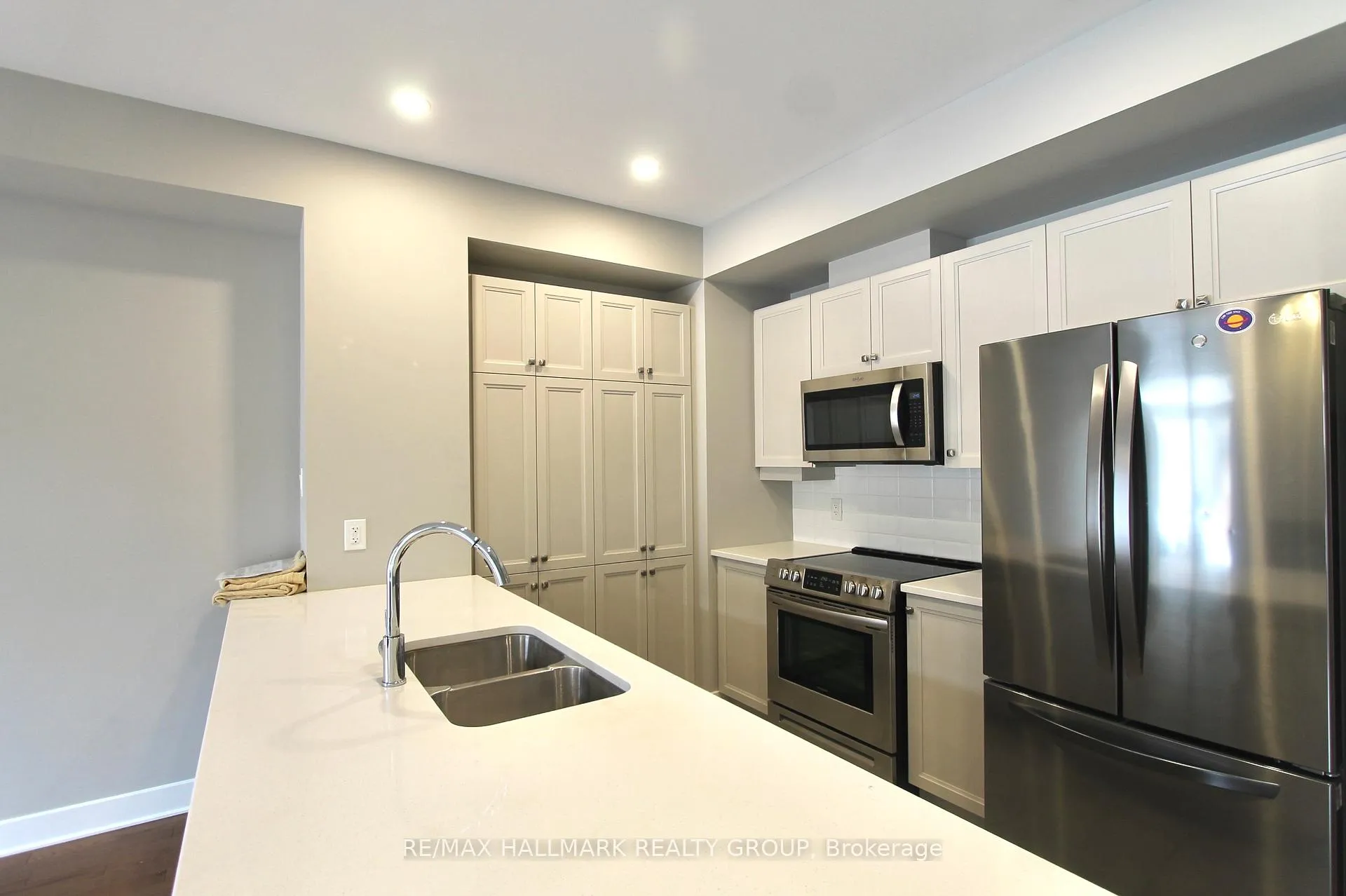 Photo 5 of 527 Triangle Street, Ottawa, Kanata - Emerald Meadows/Trailwest — HOMEH