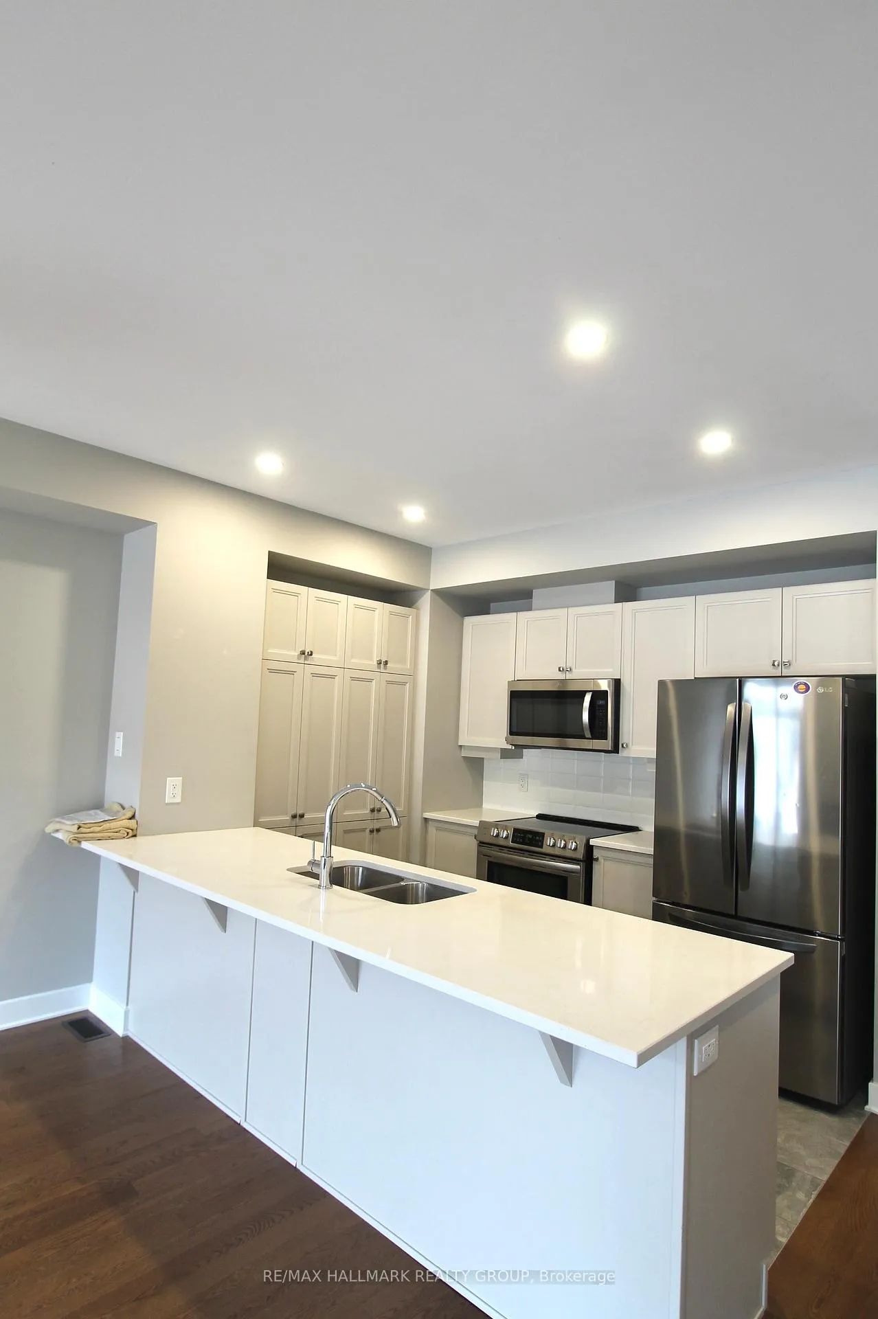 Photo 7 of 527 Triangle Street, Ottawa, Kanata - Emerald Meadows/Trailwest — HOMEH